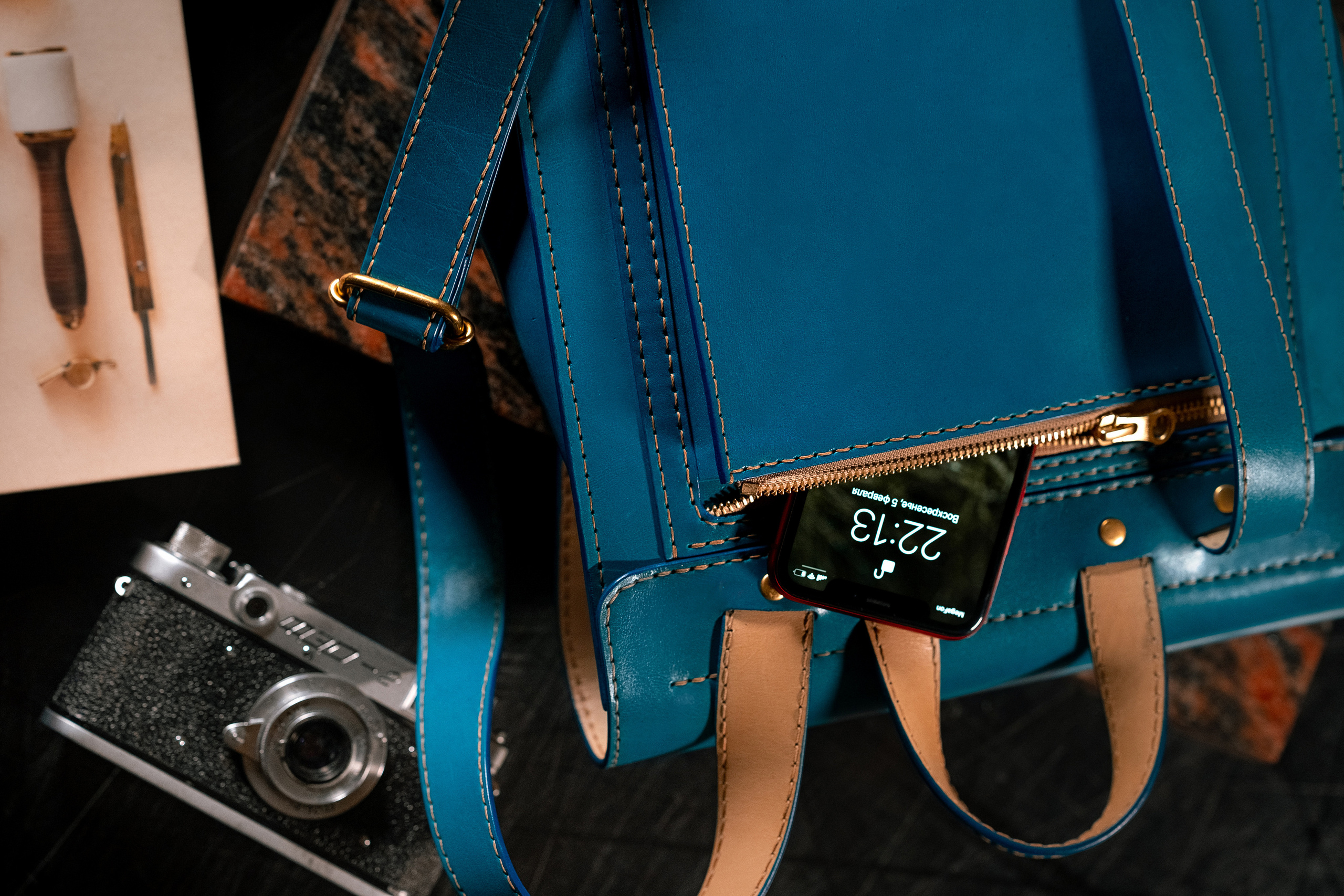 Контент-съемка, кожаный рюкзак для кожевенной мастерской Aaltos.ru. Юля Дэй • Фотограф, Санкт-Петербург