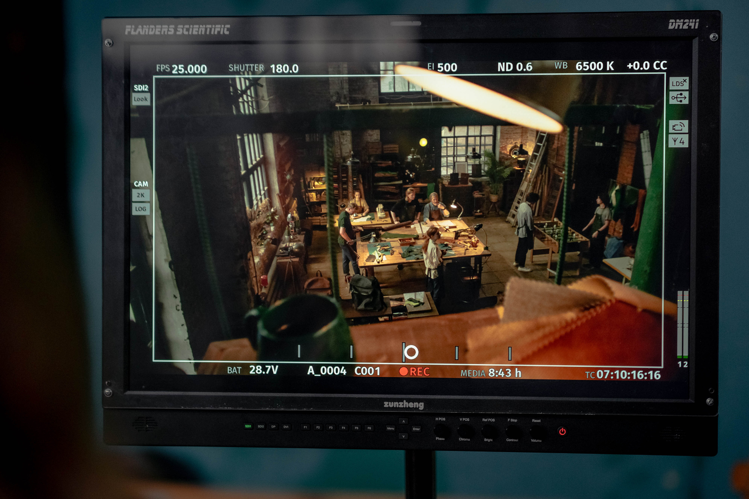 Экран видеокамеры, который транслирует происходящее на съемочной площадке