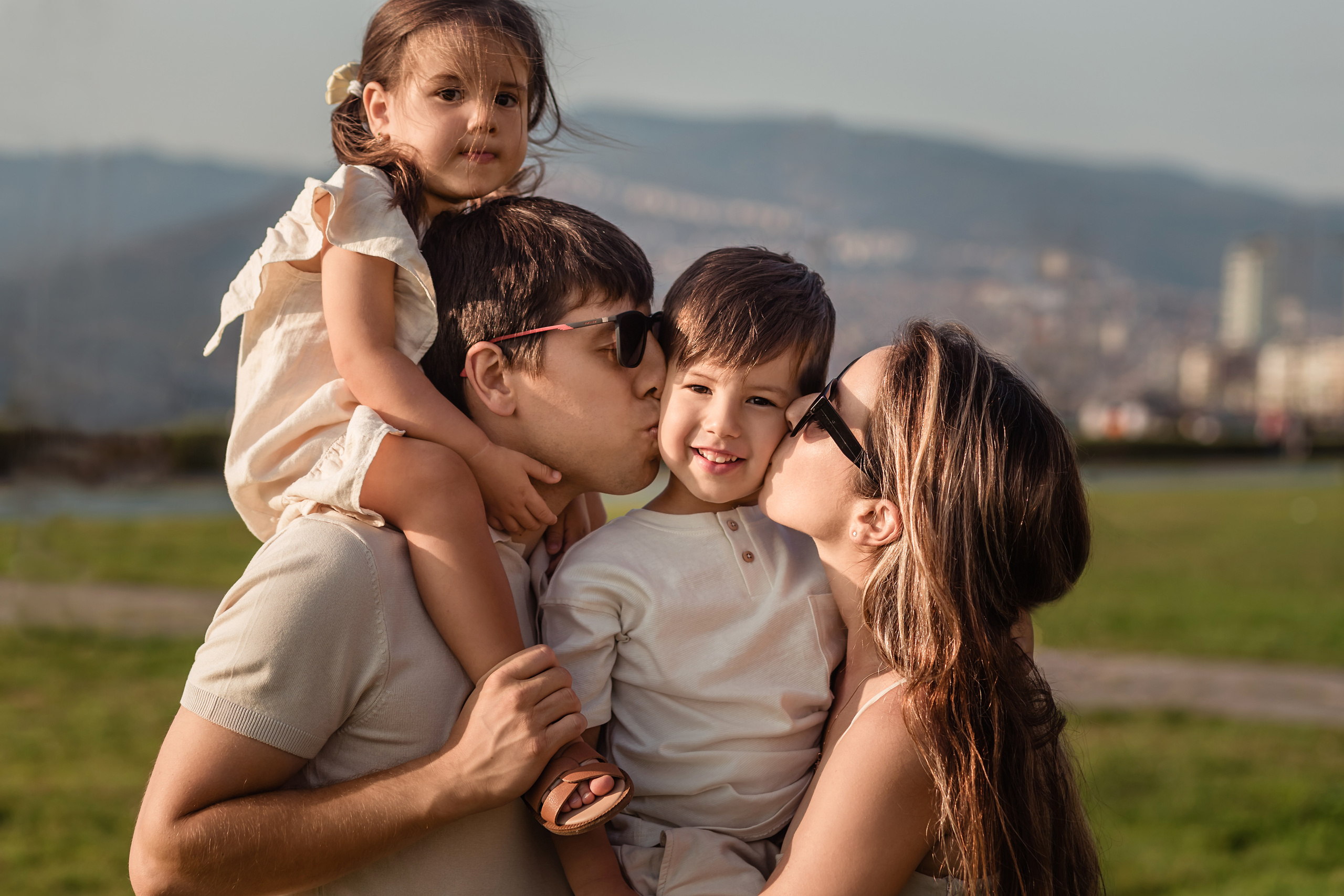 Family photoshooting ai izmir. Professional family and children’s photographer in Izmir Irina Eron