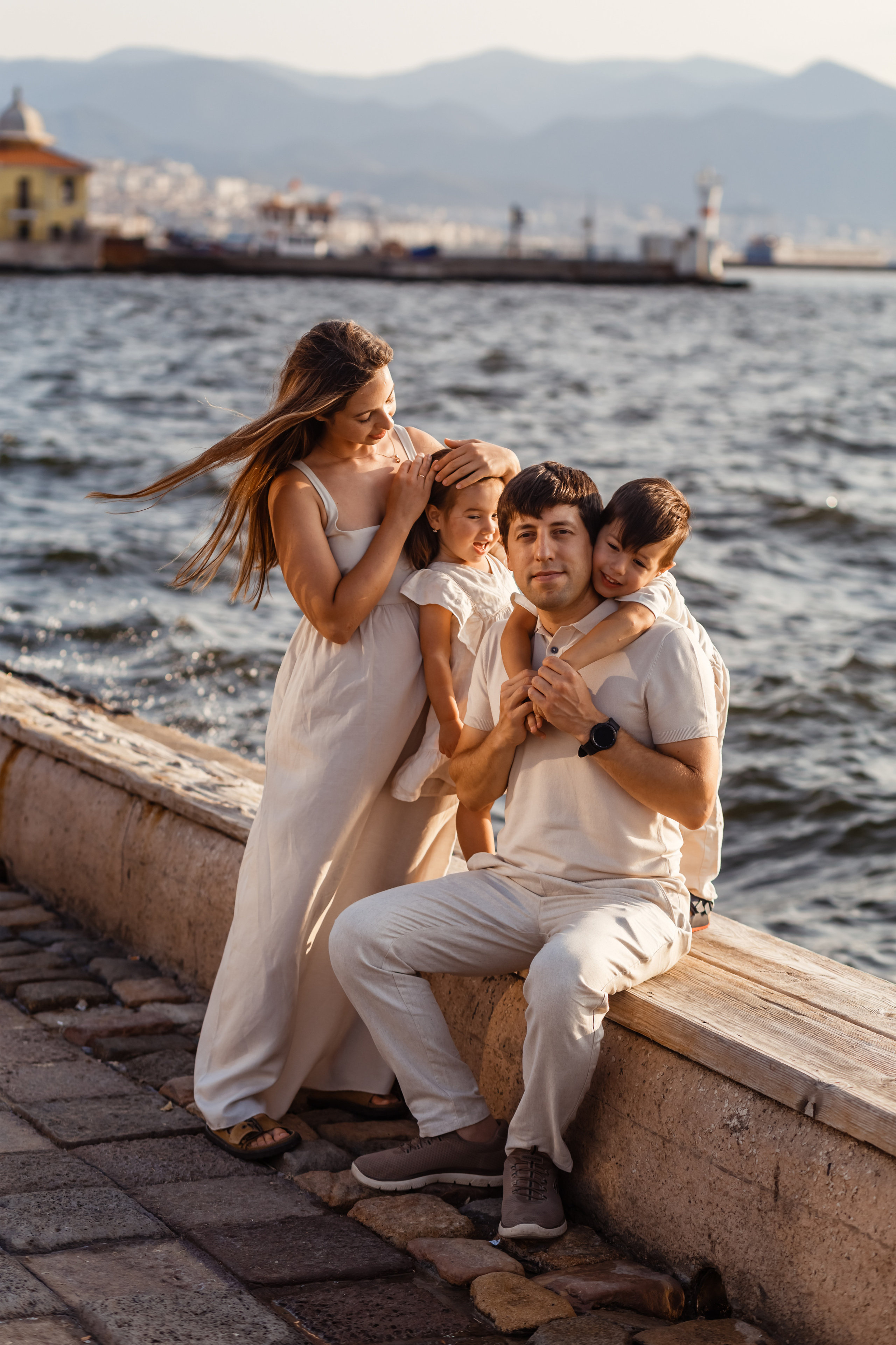 Family photoshooting ai izmir. Professional family and children’s photographer in Izmir Irina Eron