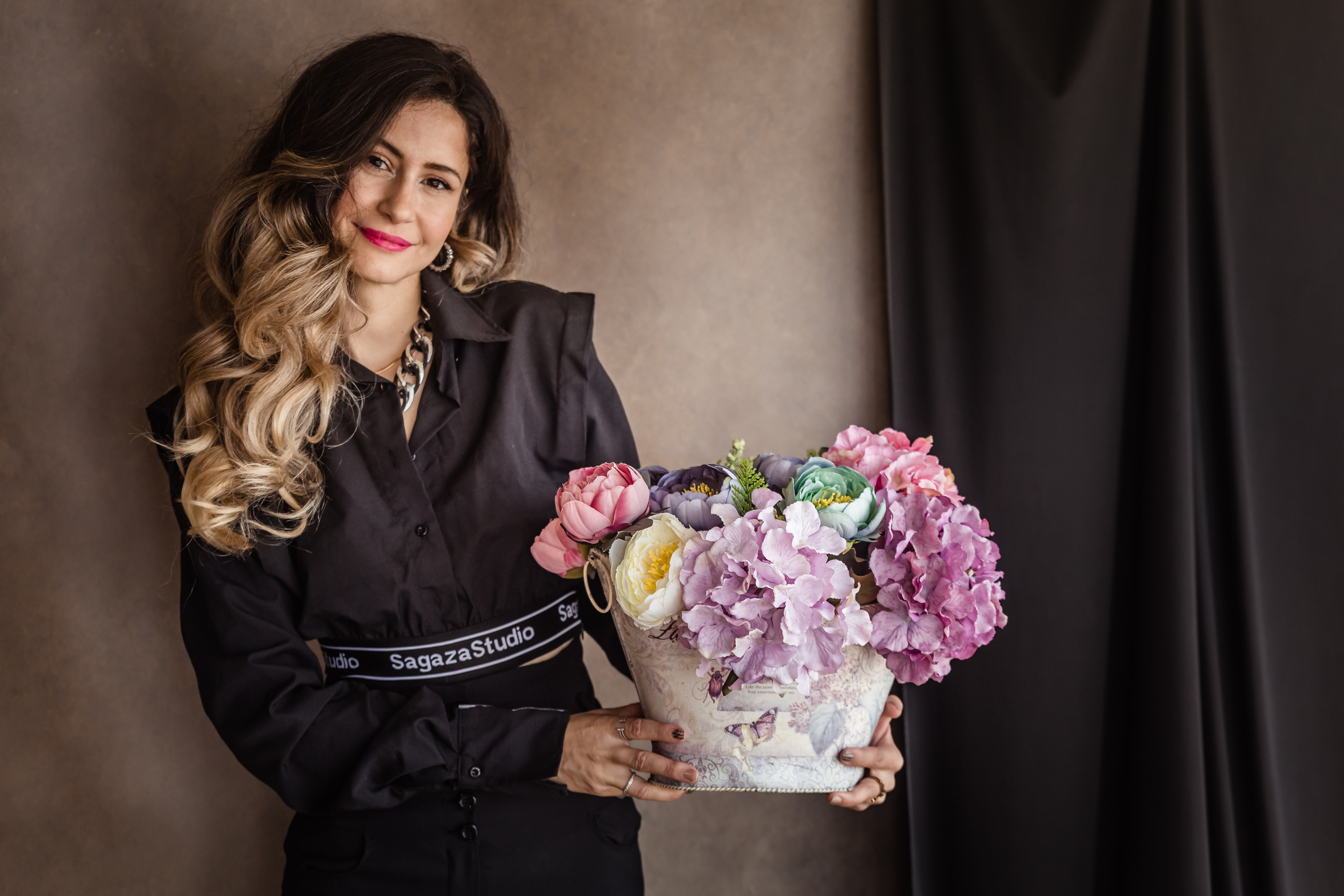 Content photo session for Irina and Hanife. Studio. Professional family and children’s photographer in Izmir Irina Eron