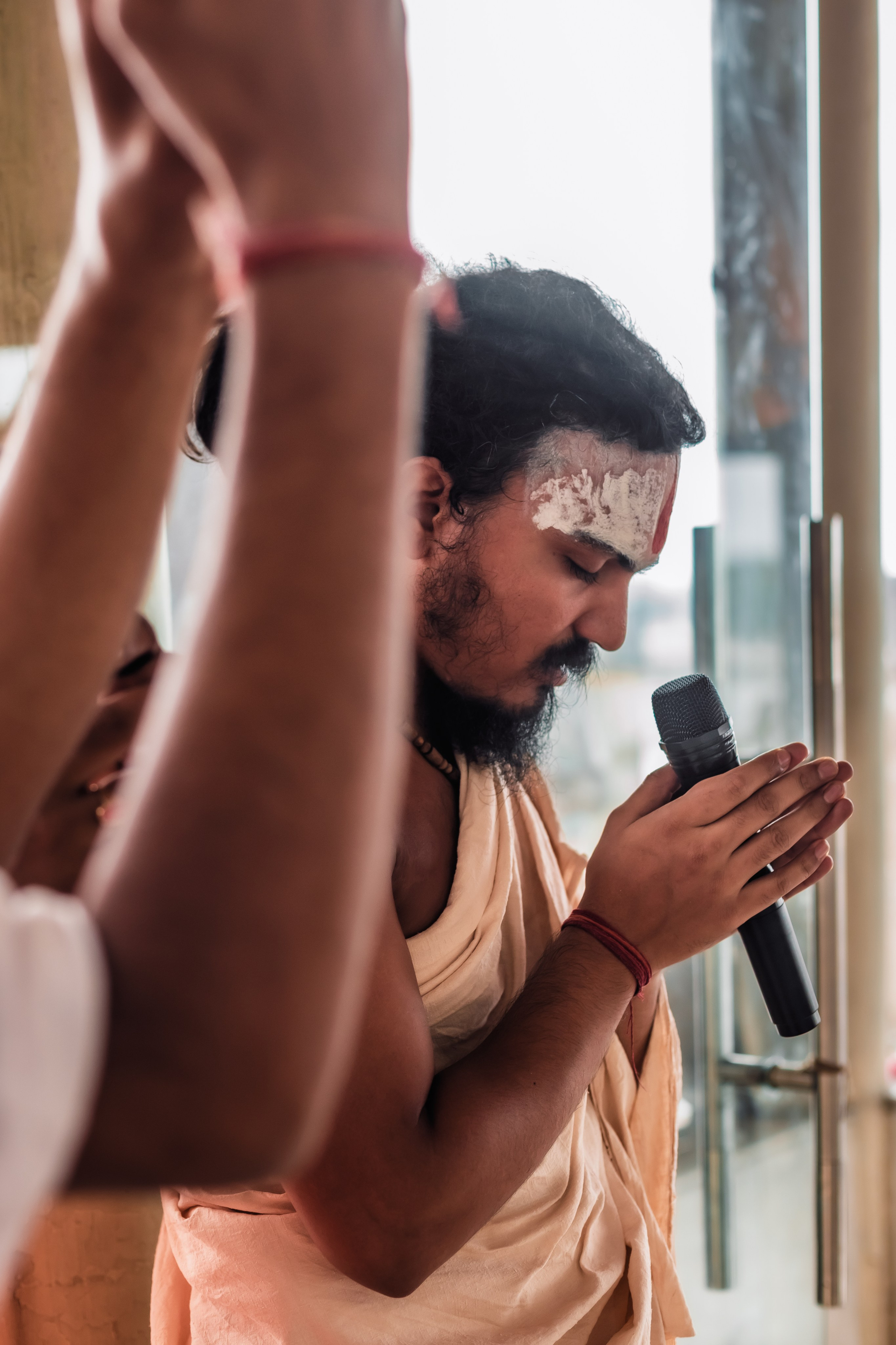 Abhisheka Devraha Baba on Sri Devdas ji maharaj bd. Mariam Bagdasaryan