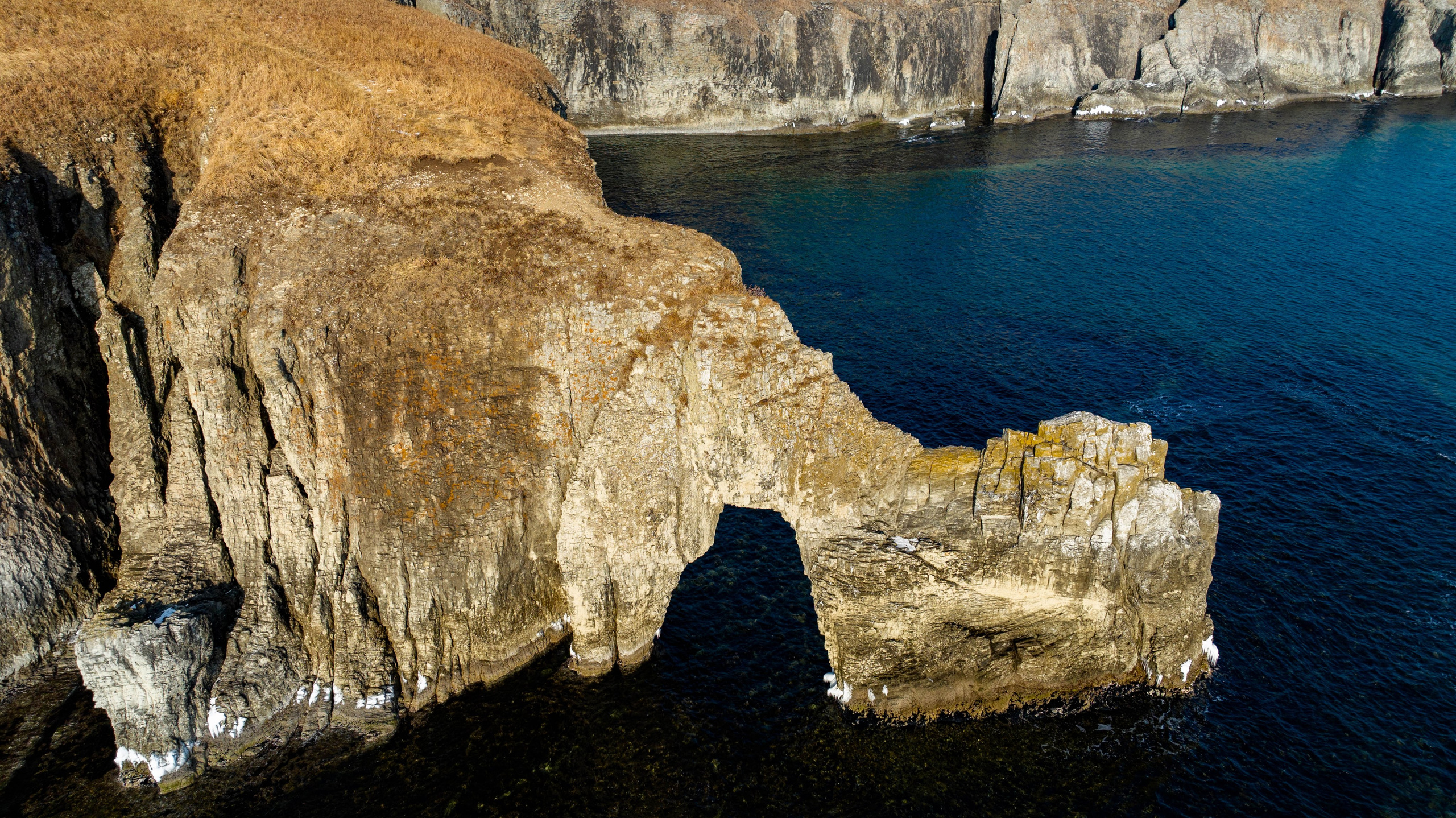 Кекур Пьющий верблюд. Турист оптимист