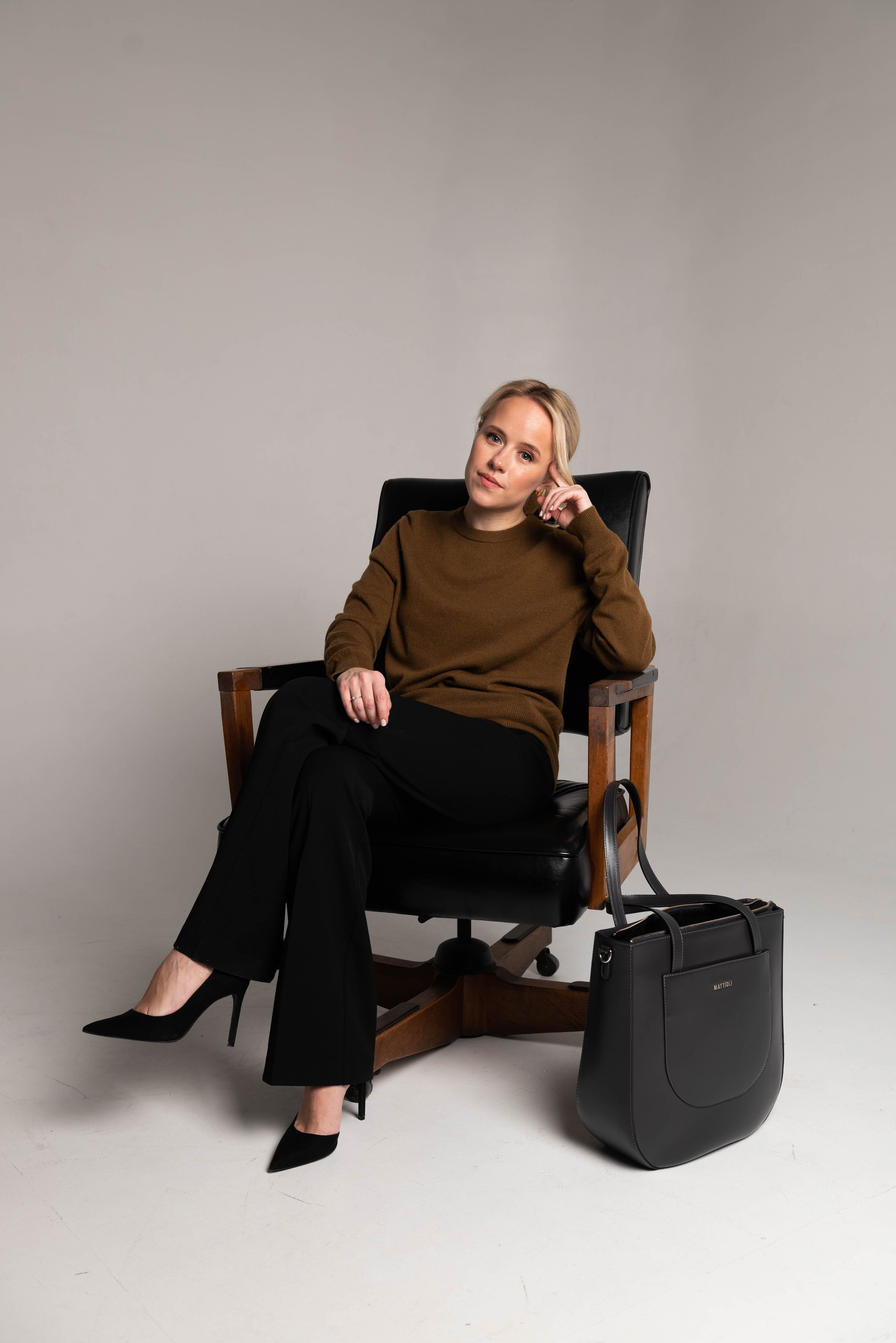 Полина Возиян (съемка для блога юриста @ation.law). Фотограф Москва Настя Профотовна. Репортажные, свадебные и контент фотосессии