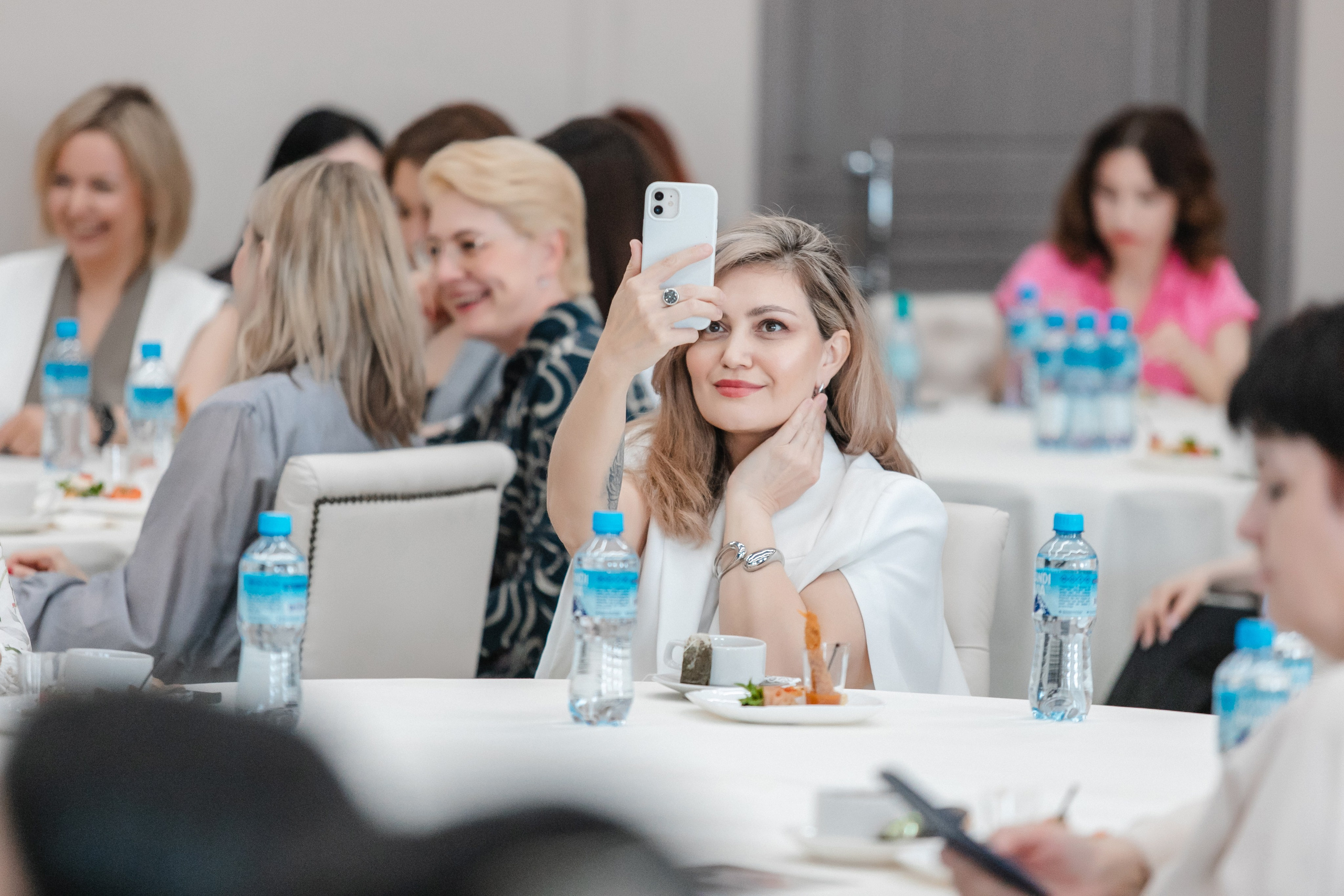 Дамский клуб 17 мая 2025. Роман Урумбаев фотограф Нижневартовск