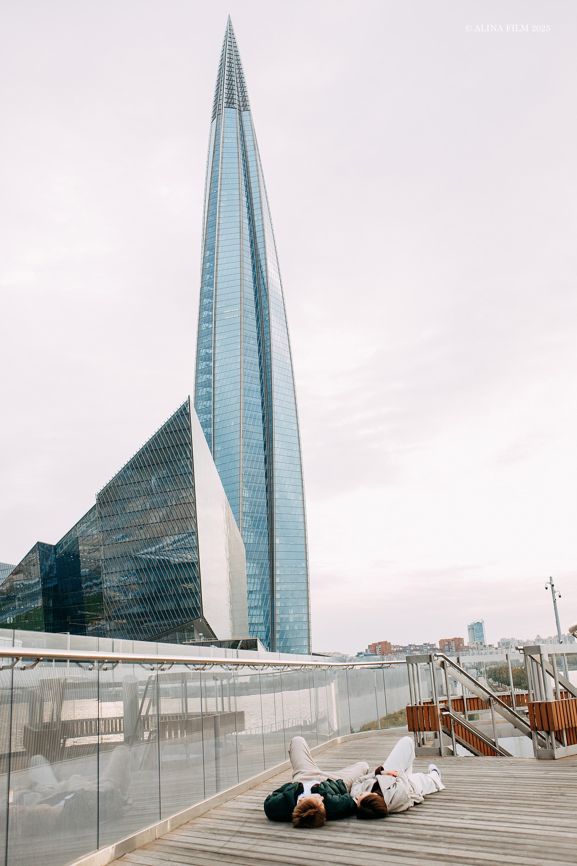 Фотосессия у Лахты (лавстори). Фотограф в Санкт-Петербурге Alina Film