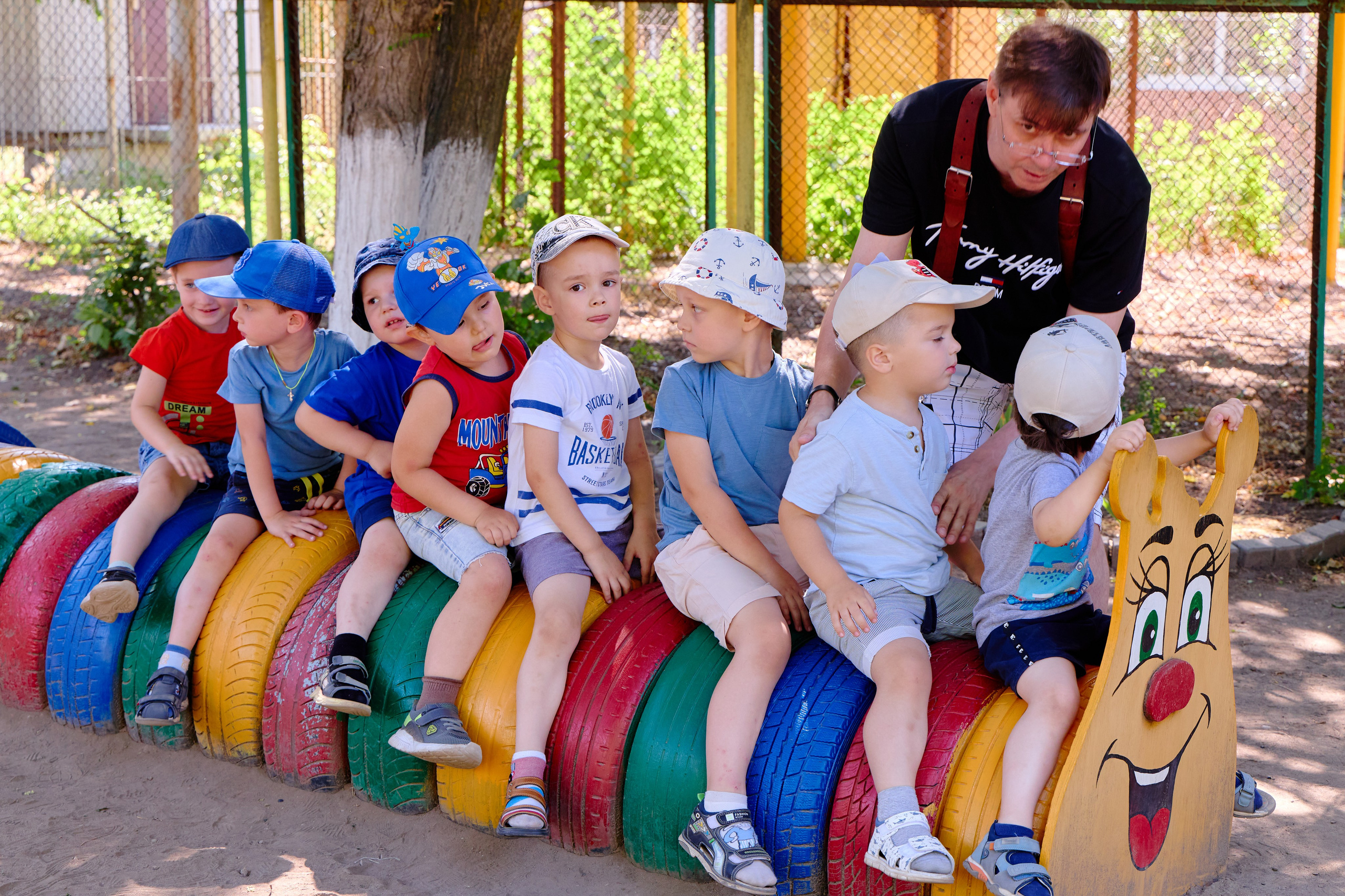 Пример летней съёмки в детском саду № 92 младшая группа Ромашки. Фотограф Выпускные альбомы Таганрог Сергей Коробченко