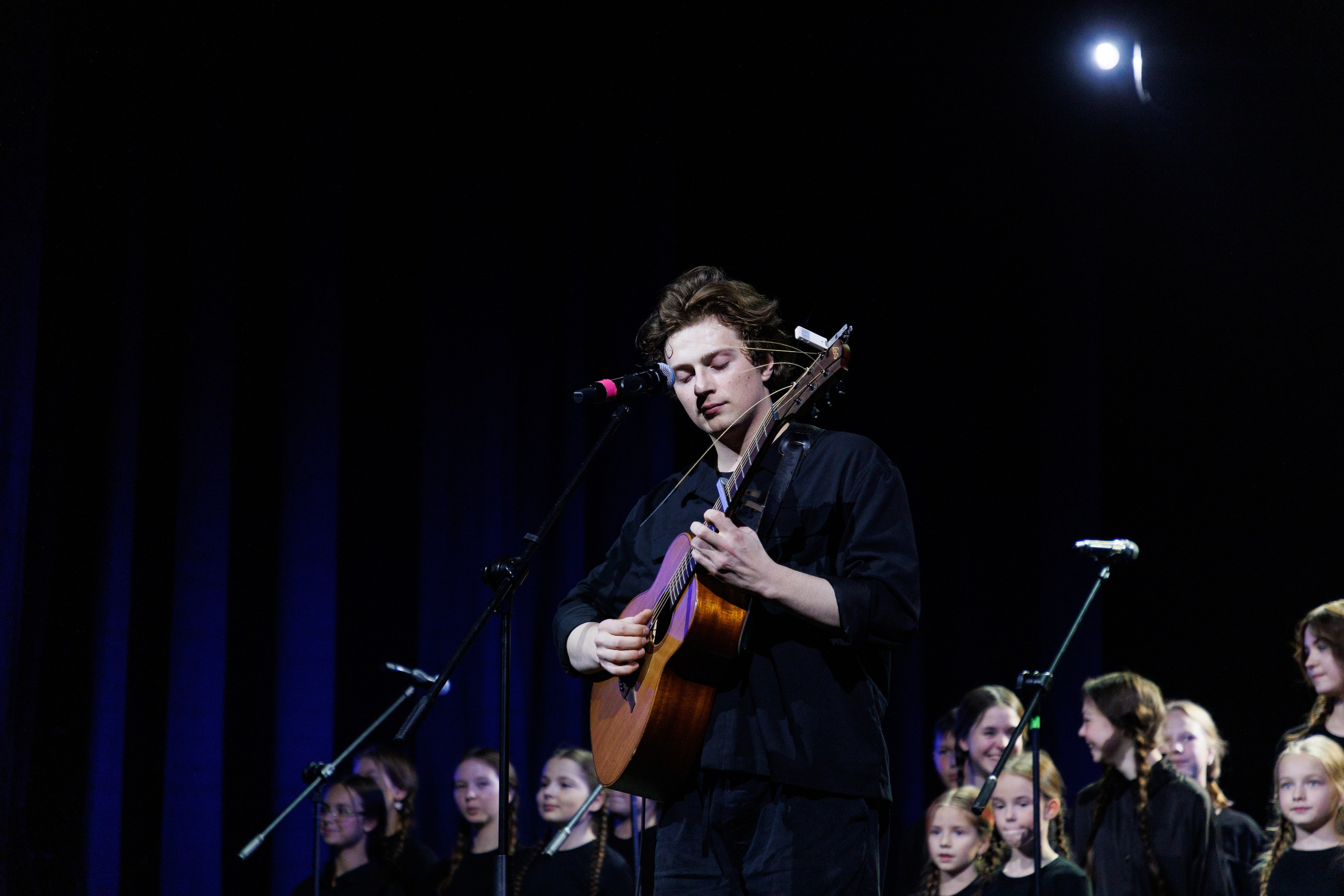Выксунская премьера «Громко и Честно. Бонд с кнопкой». Фотограф городских и семейных событий Артем Карпухин