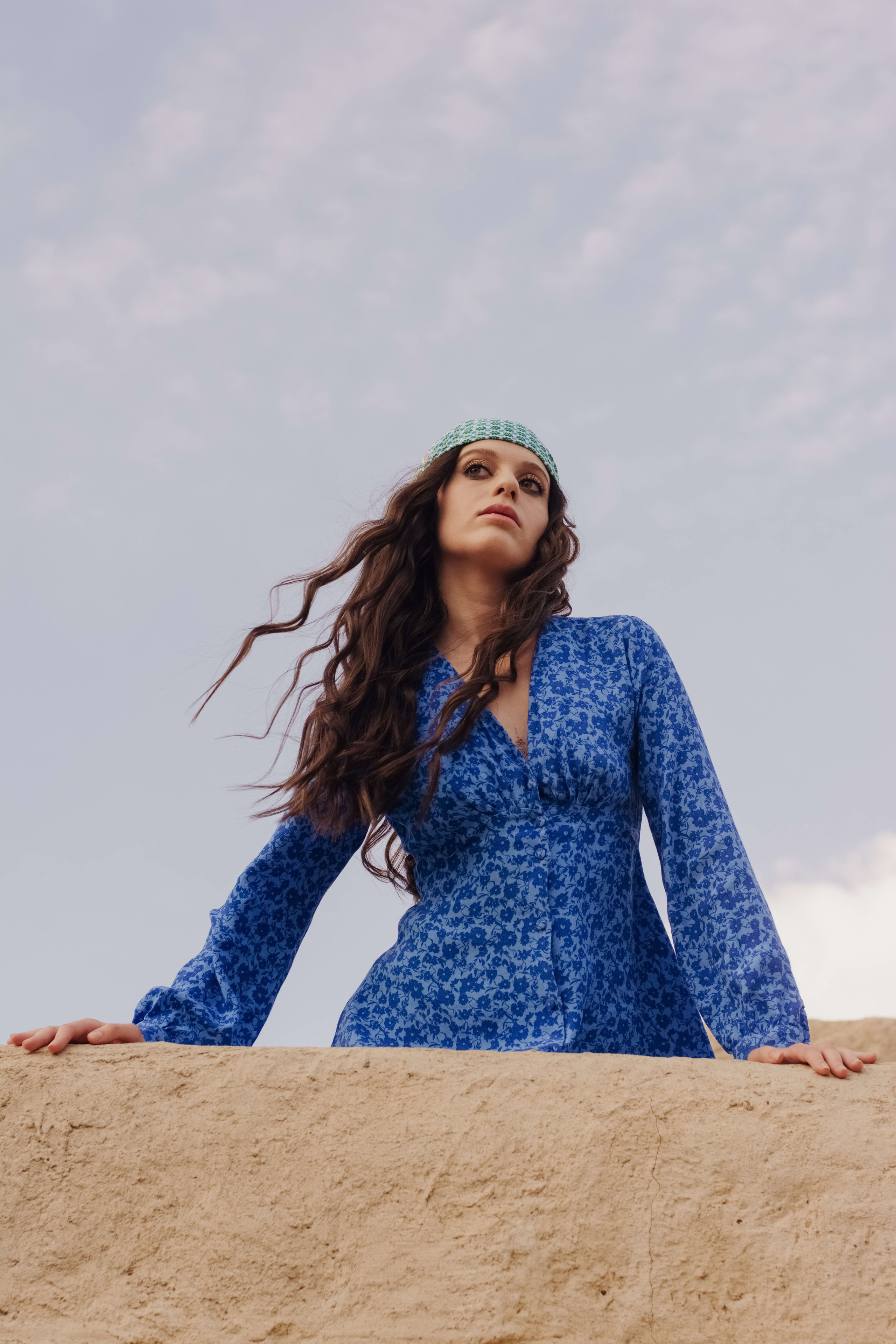 Съемка в декорациях старого города для бренда одежды. Портретный и свадебный фотограф в Тбилиси • xeniqo