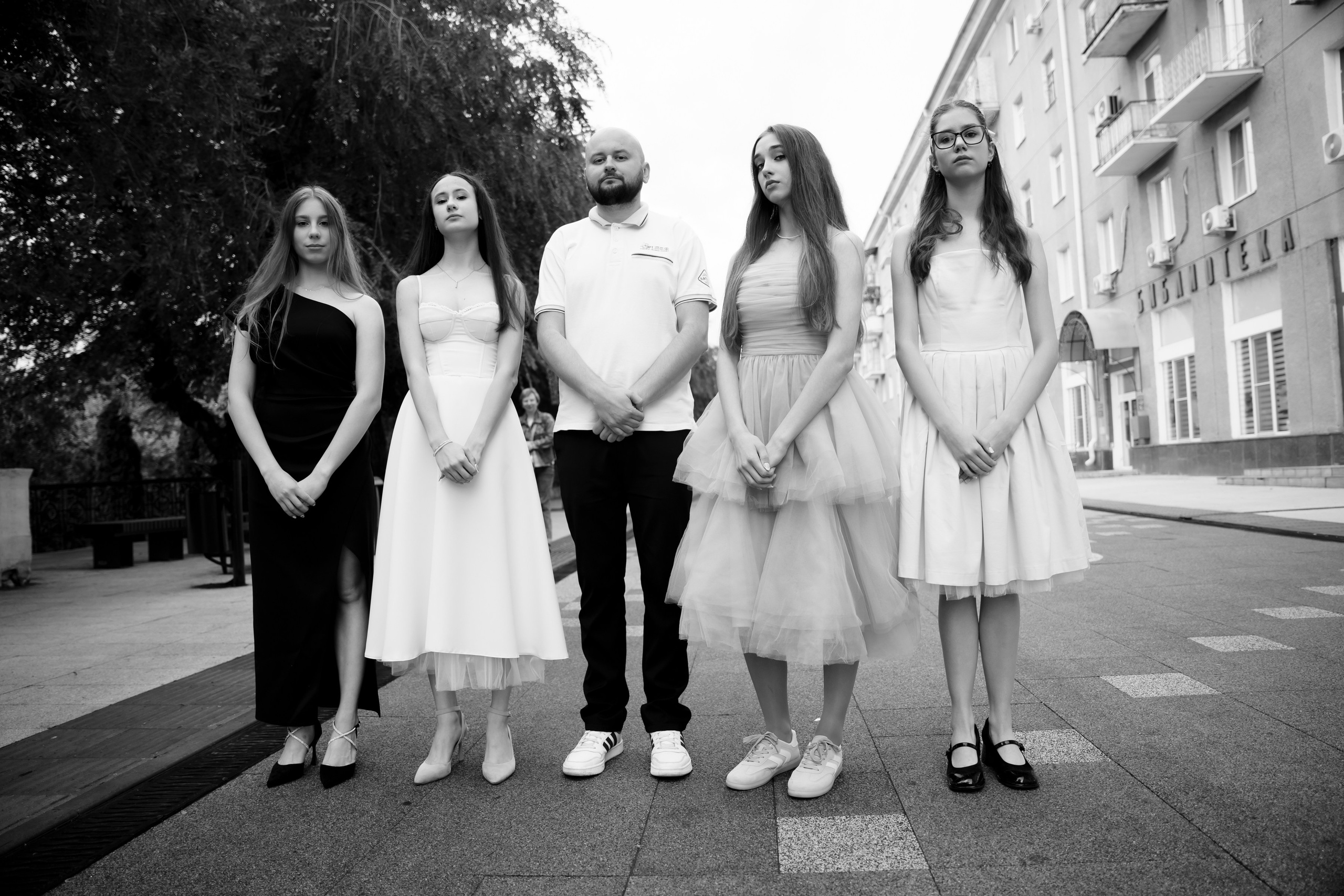 Уличная на набережной. ВЫПУСКНЫЕ АЛЬБОМЫ, Школьный фотограф, семейный и свадебный в Саратове и области Ольга Плаксина