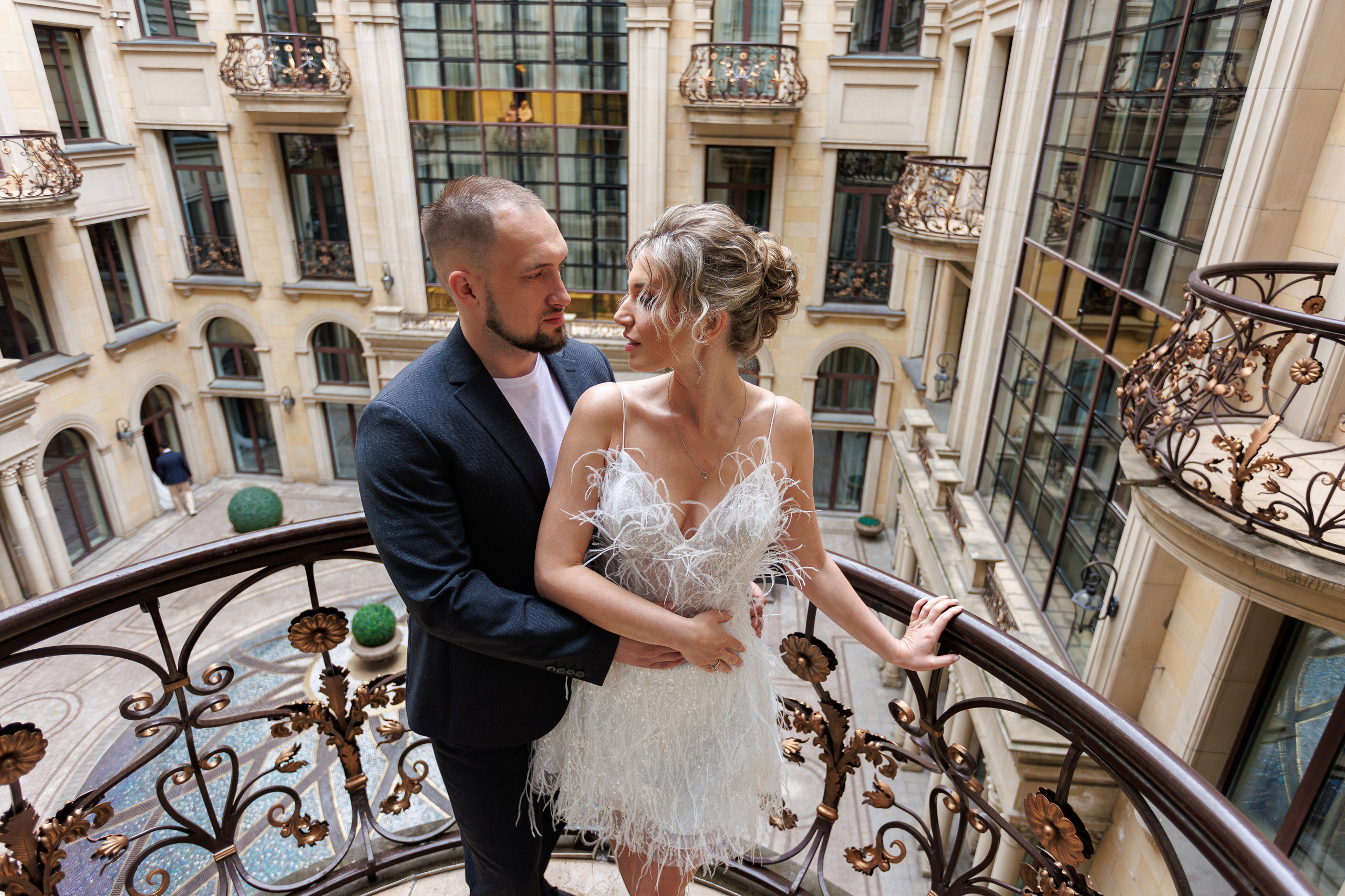 Свадебная фотосессия в отеле St. Regis Никольская. Свадебный фотограф Москва и МО Сергей Киржаев