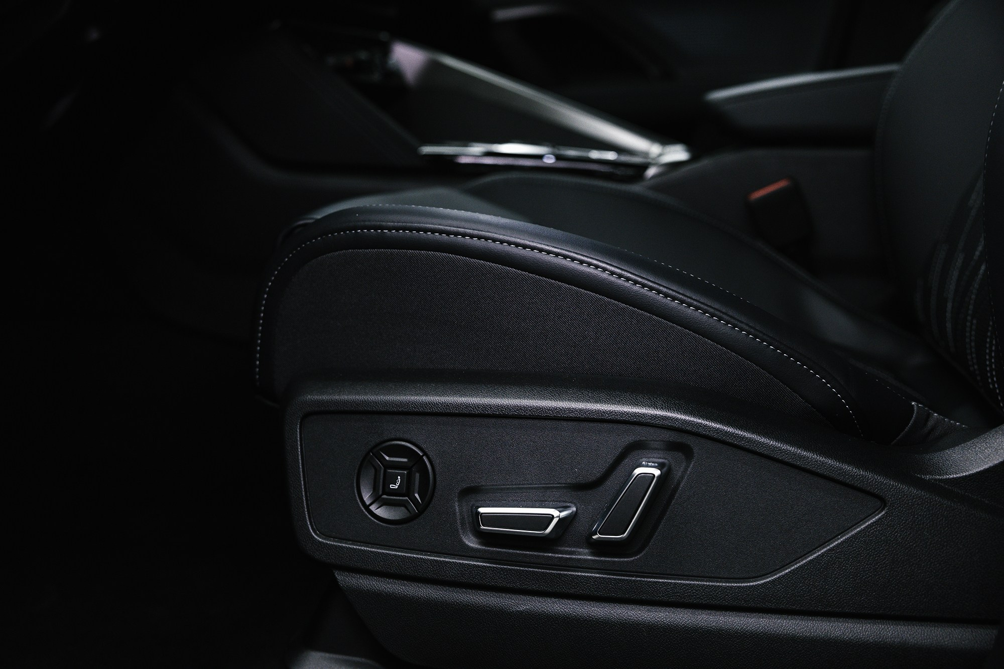 Audi Q5  40 TFSI 2.0 S tronic (204 л. с.). Автосалон «Х-Авто»