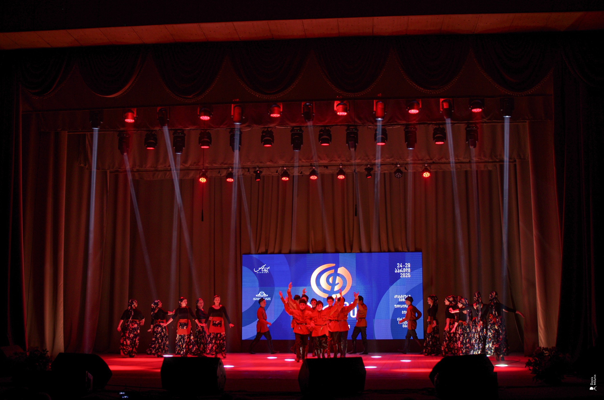 Танцы в Хоби. Портретный фотограф Денис Милютин