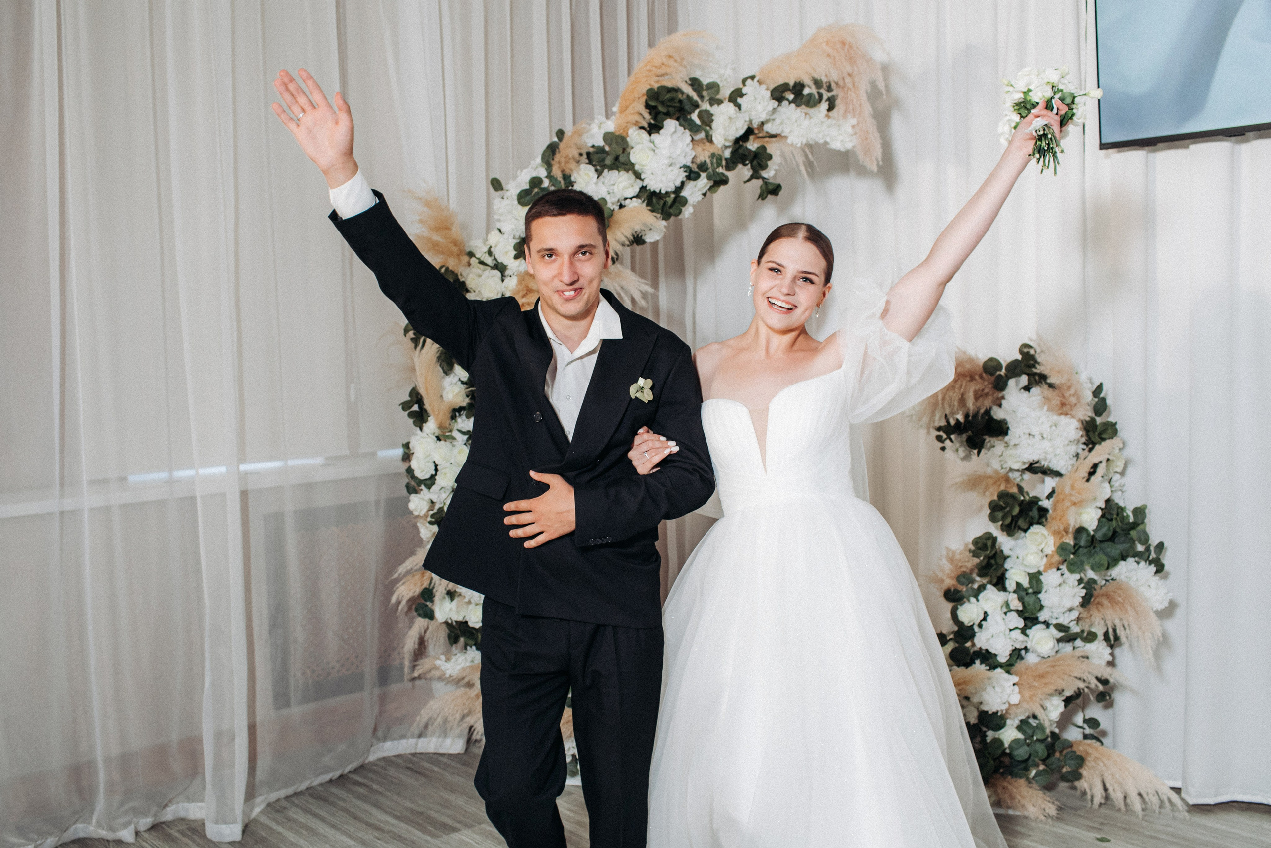 Vlad & Nadya (Saint-Petersburg, Russia). Destination wedding photographer Peter Letu