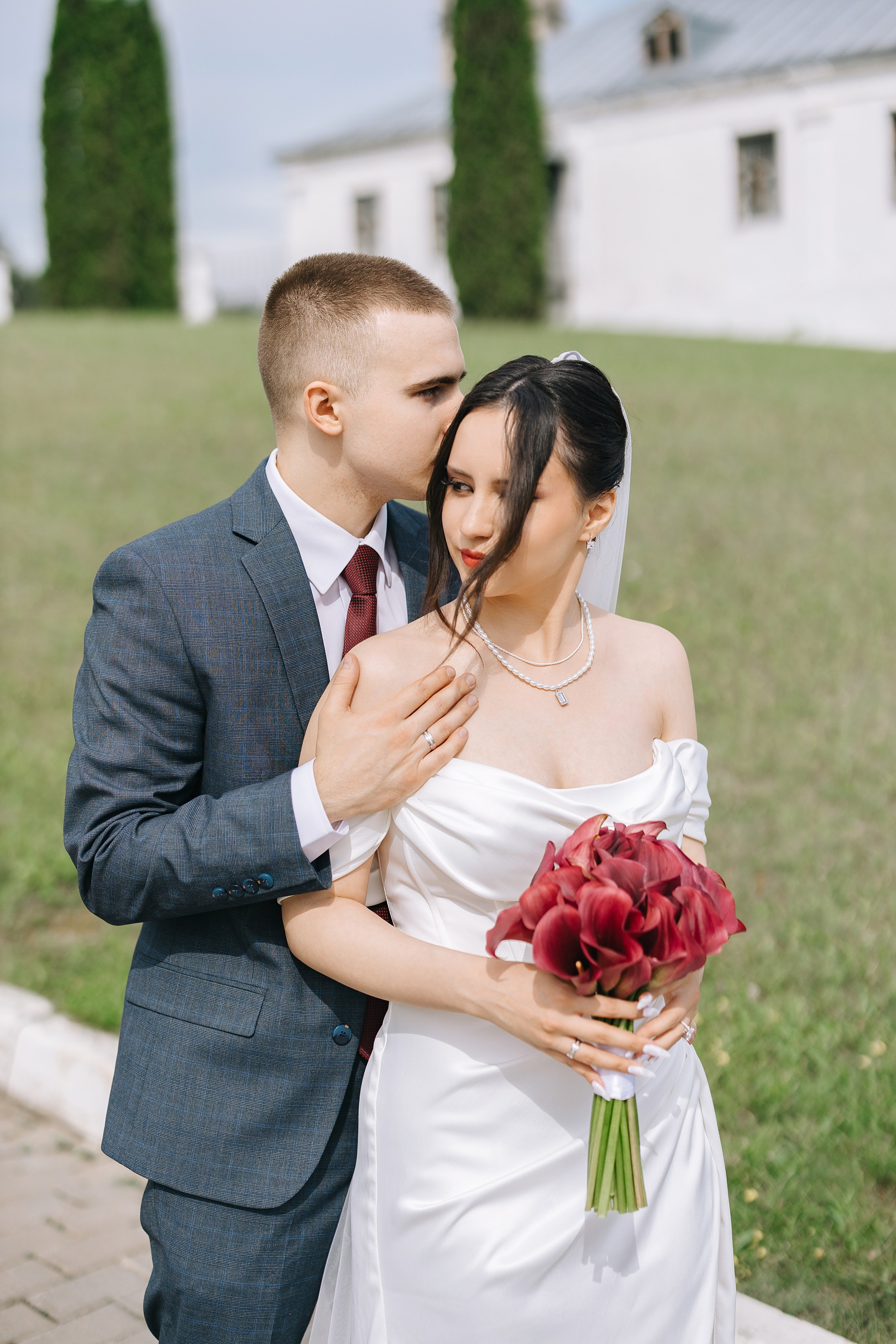 Белый лист. Александр Антонов. Профессиональный свадебный, репортажный фотограф в Москве, Подольске. Фото+Видео на любой праздник