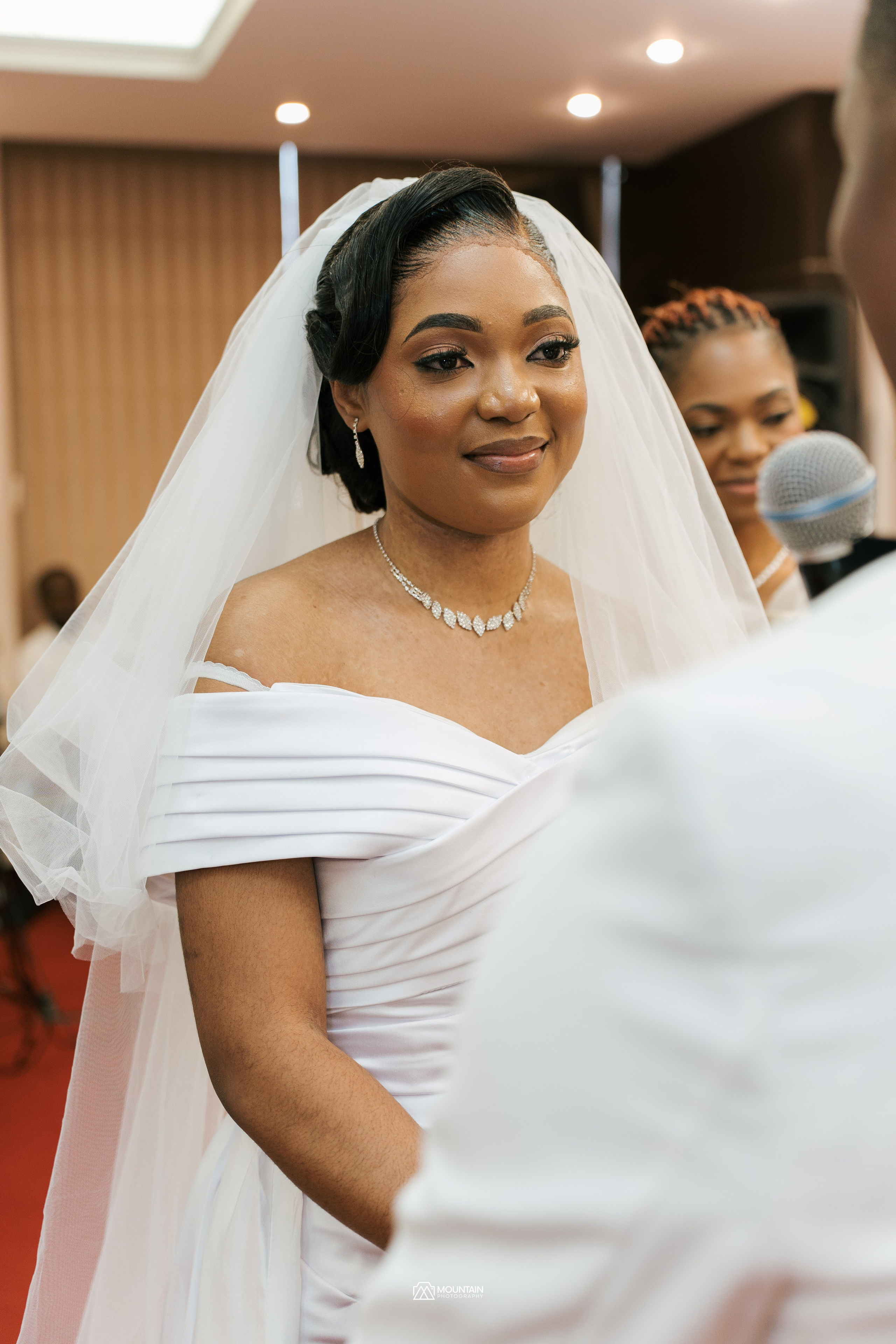 Dany & Mika. Я занимаюсь событийной, свадебной, товарной, студийной… фотографией