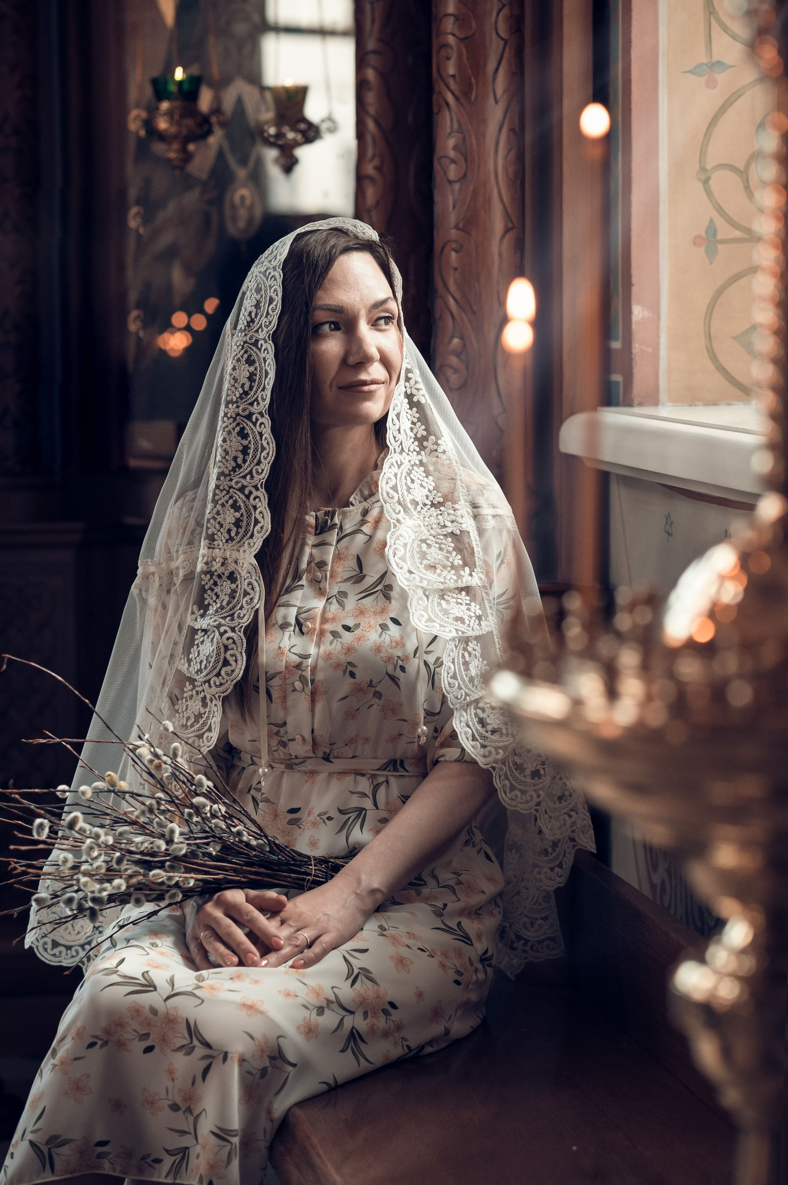 Ниночка с мамой Еленой в вербное воскресенье. Фотографы крещения/венчания  Красноярск Татьяна и Вячеслав Переваловы