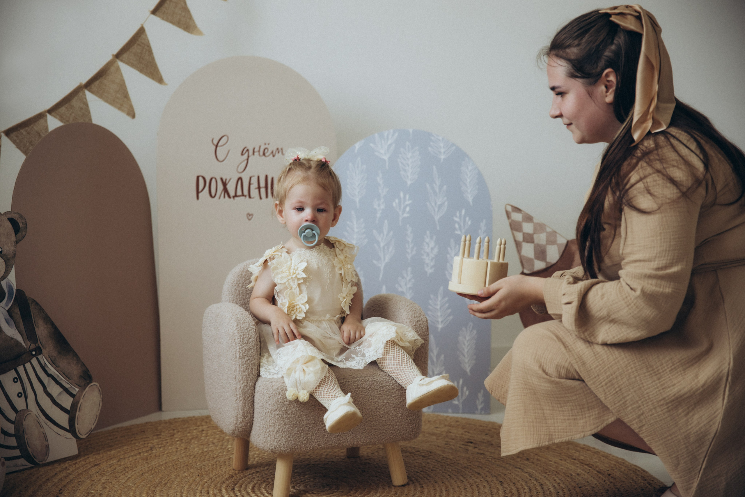 Полина с мамой. Фотограф на крещение в Рязани. Семейный фотограф