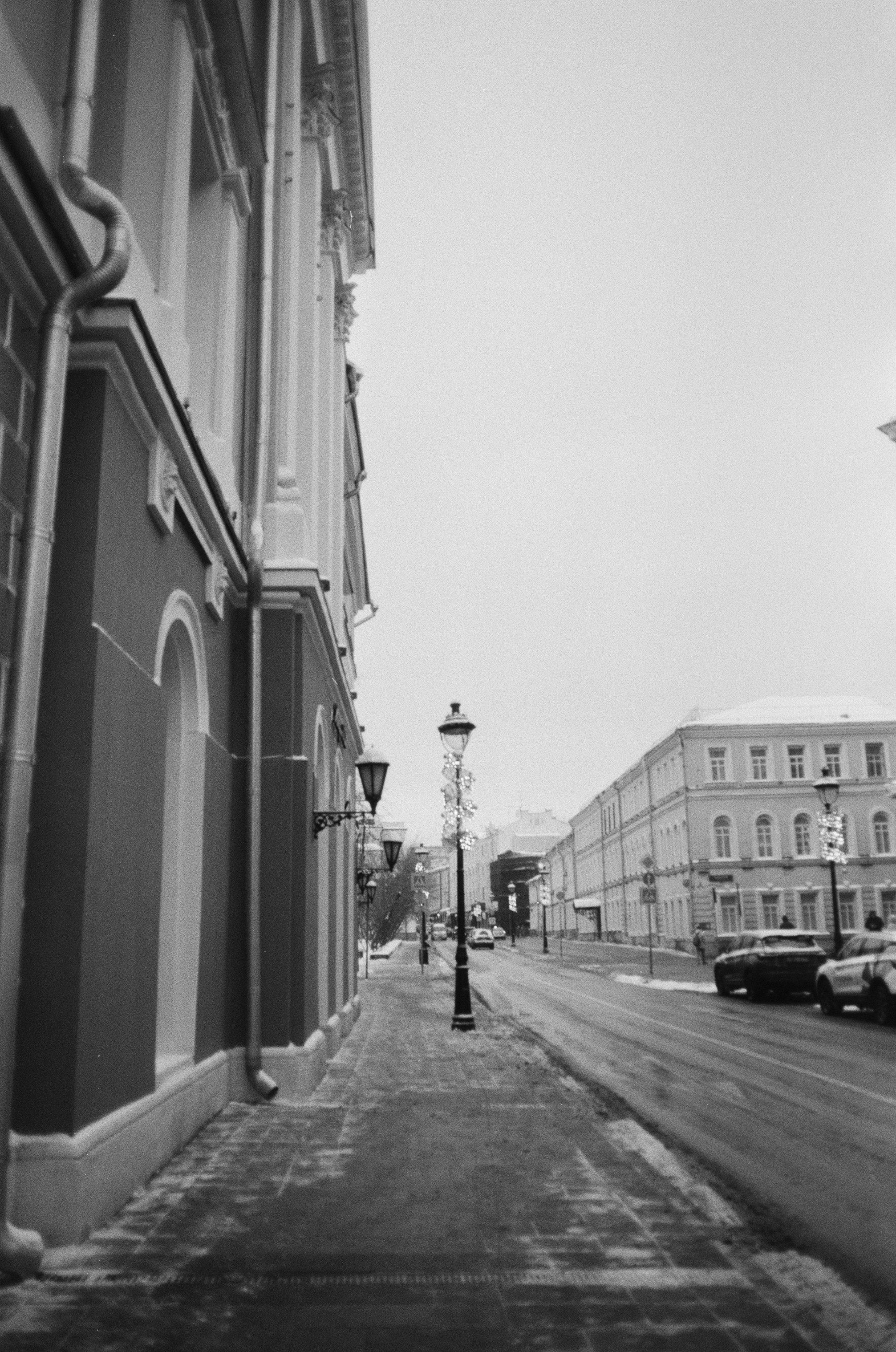 Воздвиженка / Voigtlander Bessa-T — Ultron 28 mm f2 / Fomapan 400 BW