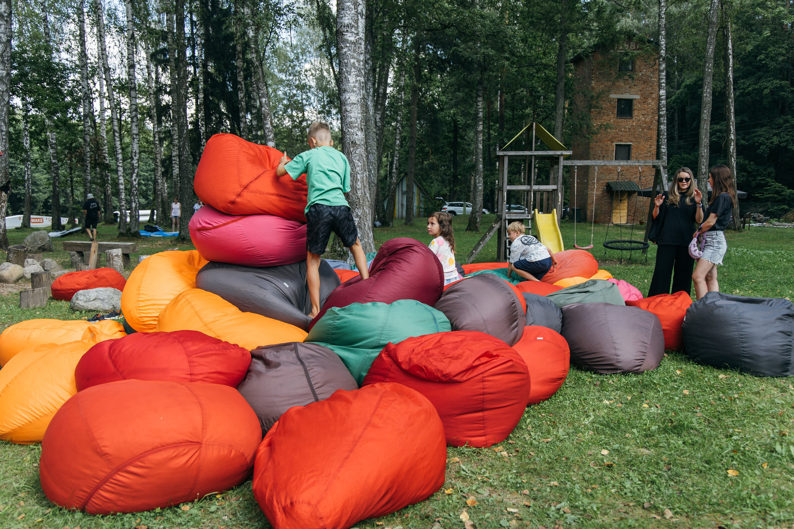 Съёмка турслета мебельной компании Mfamily. Портретный и семейный фотограф в Минске