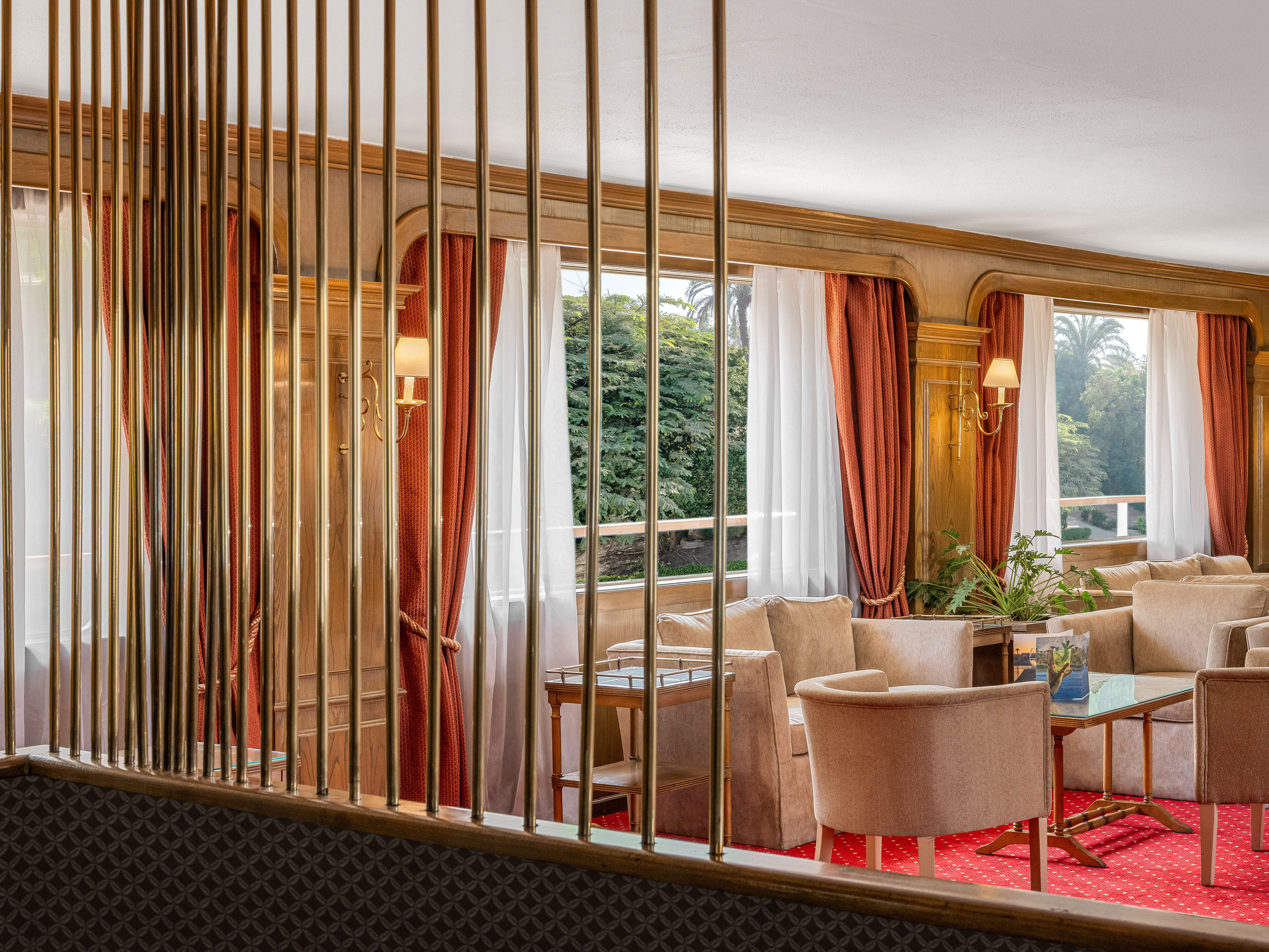 Теплоход Jaz Al Qassida Luxor. Вячеслав Лазарев фотографирую интерьеры