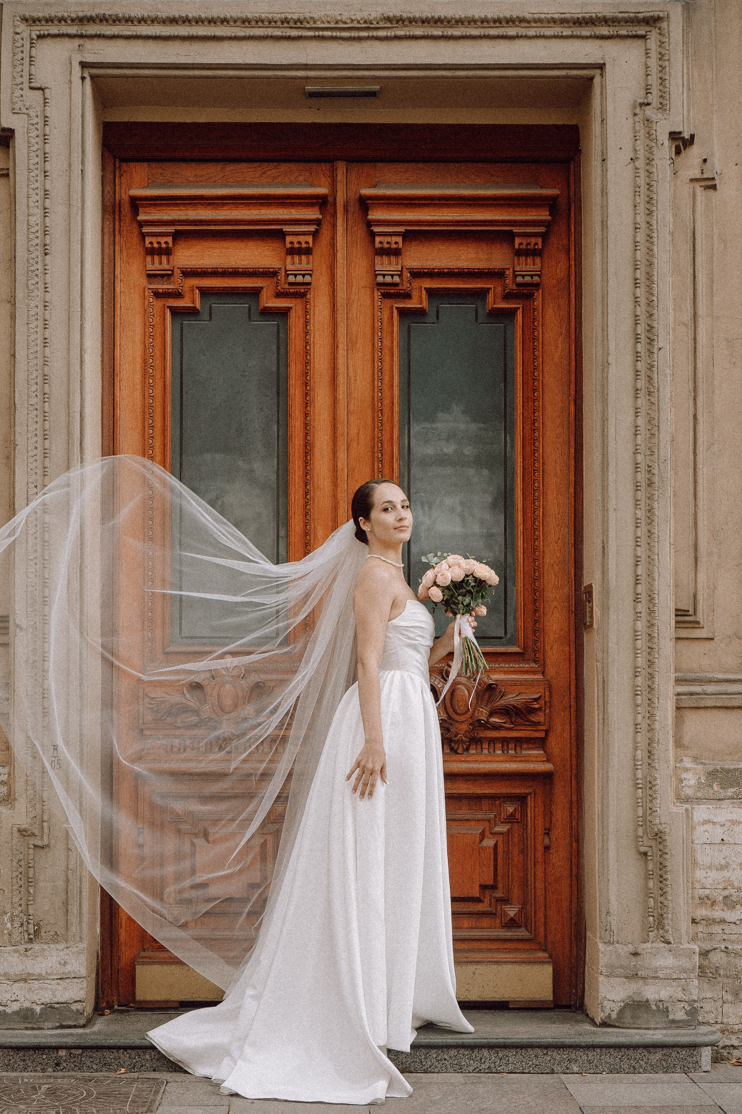 СВАДЕБНАЯ ПРОГУЛКА В САНТК-ПЕТЕРБУРГЕ (ИСАКИЕВСКИЙ СОБОР, ЗИМНЯЯ КАНАВКА, ЭРМИТАЖ И БОЛЬШАЯ МОРСКАЯ УЛИЦА). Профессиональный фотограф, Санкт-Петербург — Виктория Богомолова