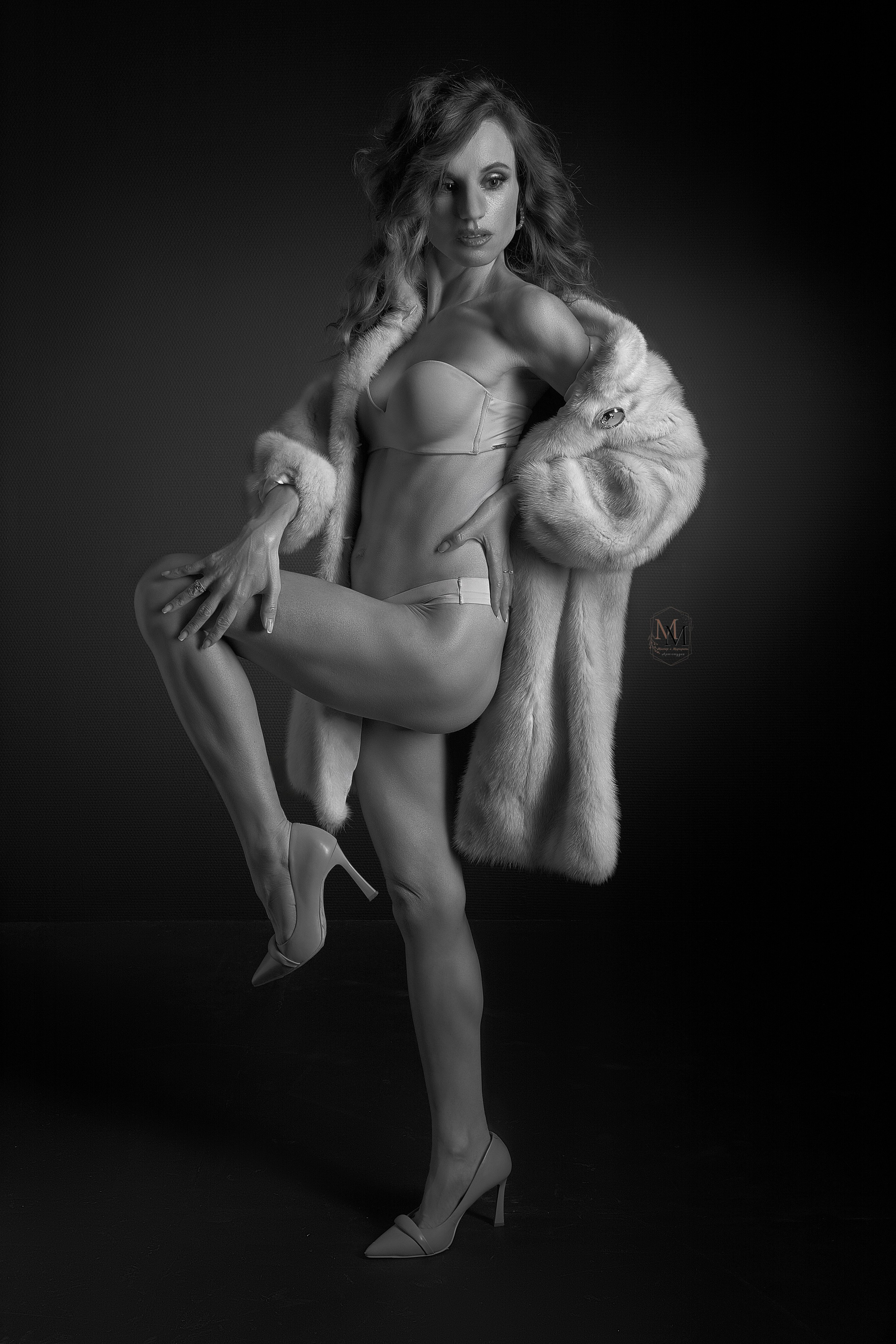 Фотосессия в стиле ню в Сызрани, Тольятти, Самаре от фотографа Дмитрия Кищенко. Арт-студия "Мастер и Маргарита"