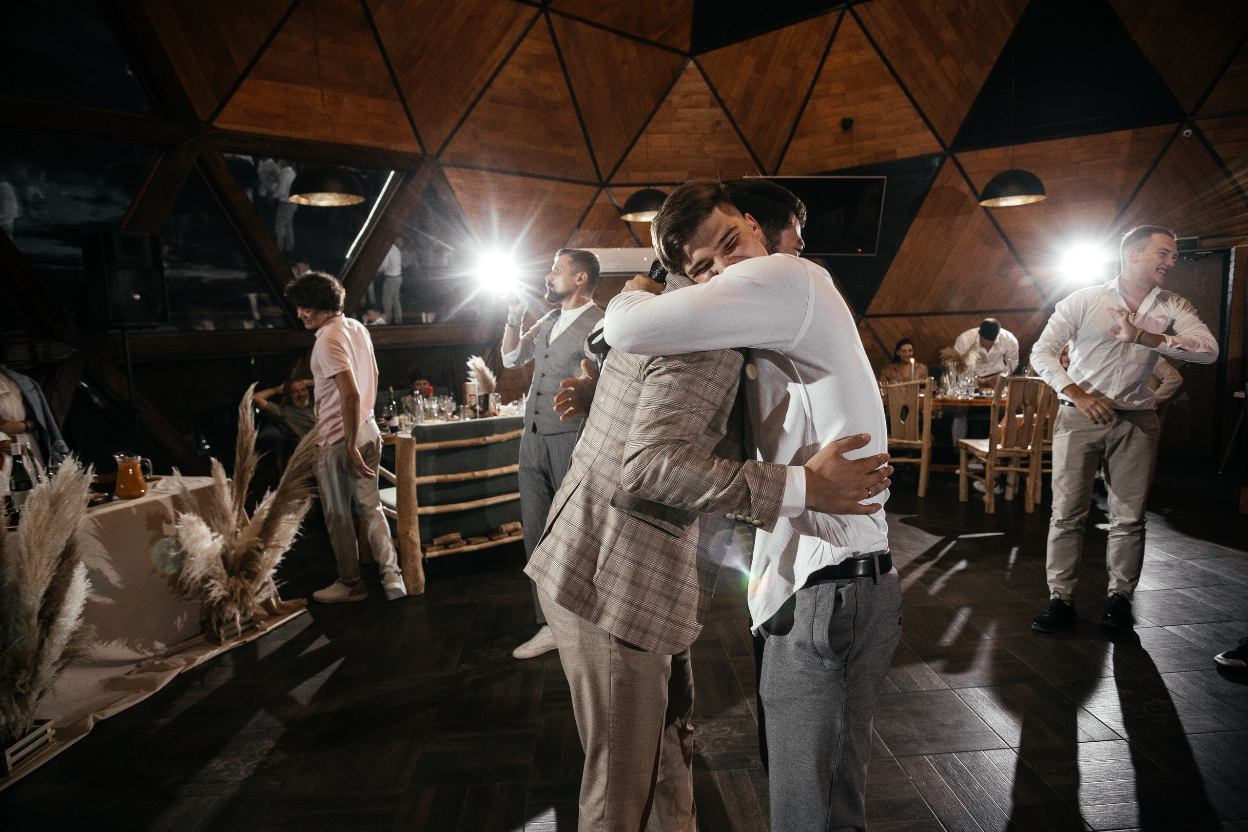 Свадебный фотограф Уфа — Руслан ГабдлисламовЖивые эмоции, красивые кадры, воспоминания на всю жизнь.Работаю по всей Республике Башкортоста. Свадебный фотограф Уфа Руслан Габдлисламов