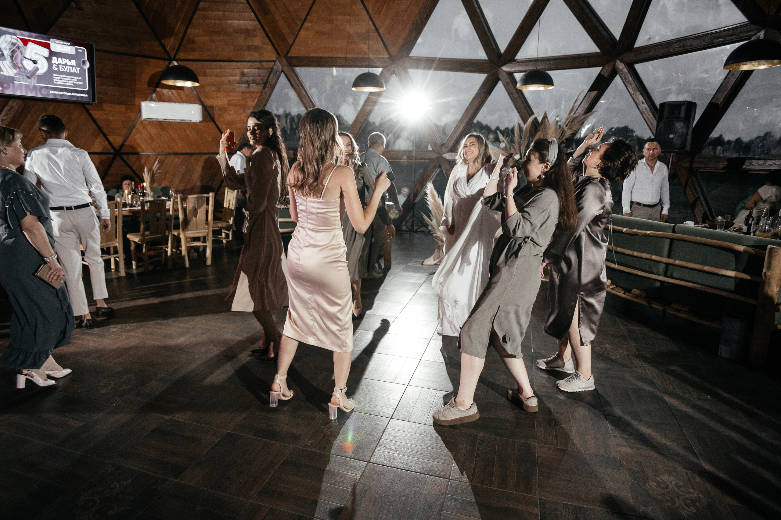 Свадебный фотограф Уфа — Руслан ГабдлисламовЖивые эмоции, красивые кадры, воспоминания на всю жизнь.Работаю по всей Республике Башкортоста. Свадебный фотограф Уфа Руслан Габдлисламов