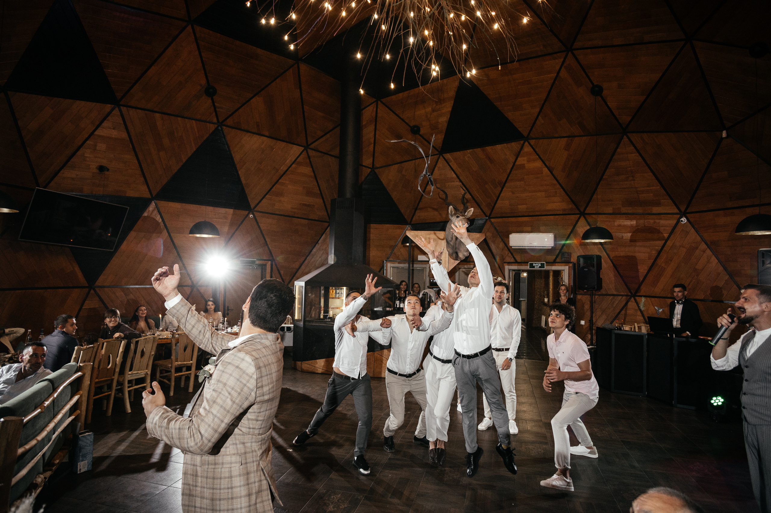 Свадебный фотограф Уфа — Руслан ГабдлисламовЖивые эмоции, красивые кадры, воспоминания на всю жизнь.Работаю по всей Республике Башкортоста. Свадебный фотограф Уфа Руслан Габдлисламов