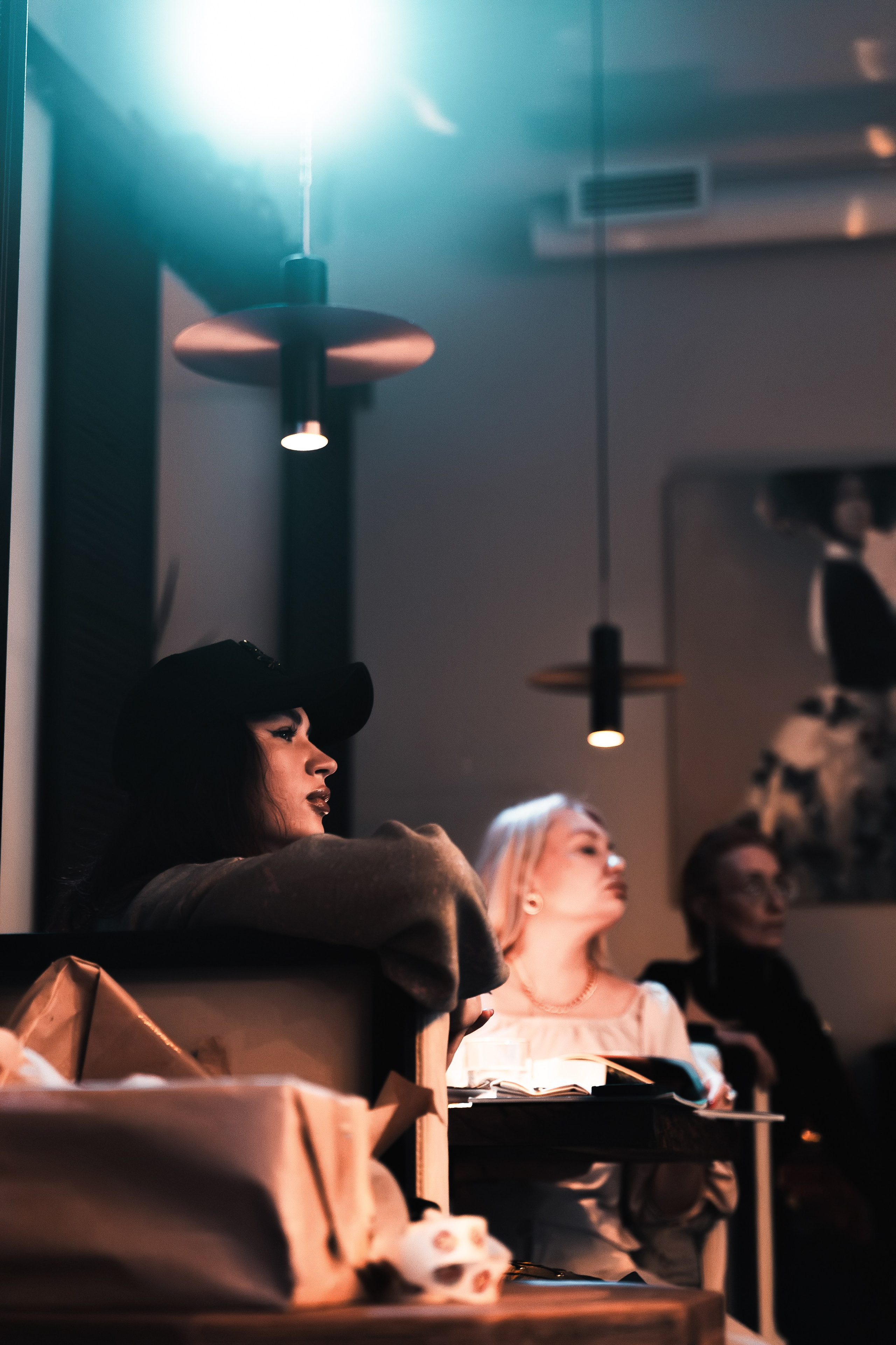 Фотосъемка презентаций модных журналов в Санкт-Петербурге | Рекламные кадры для медиа