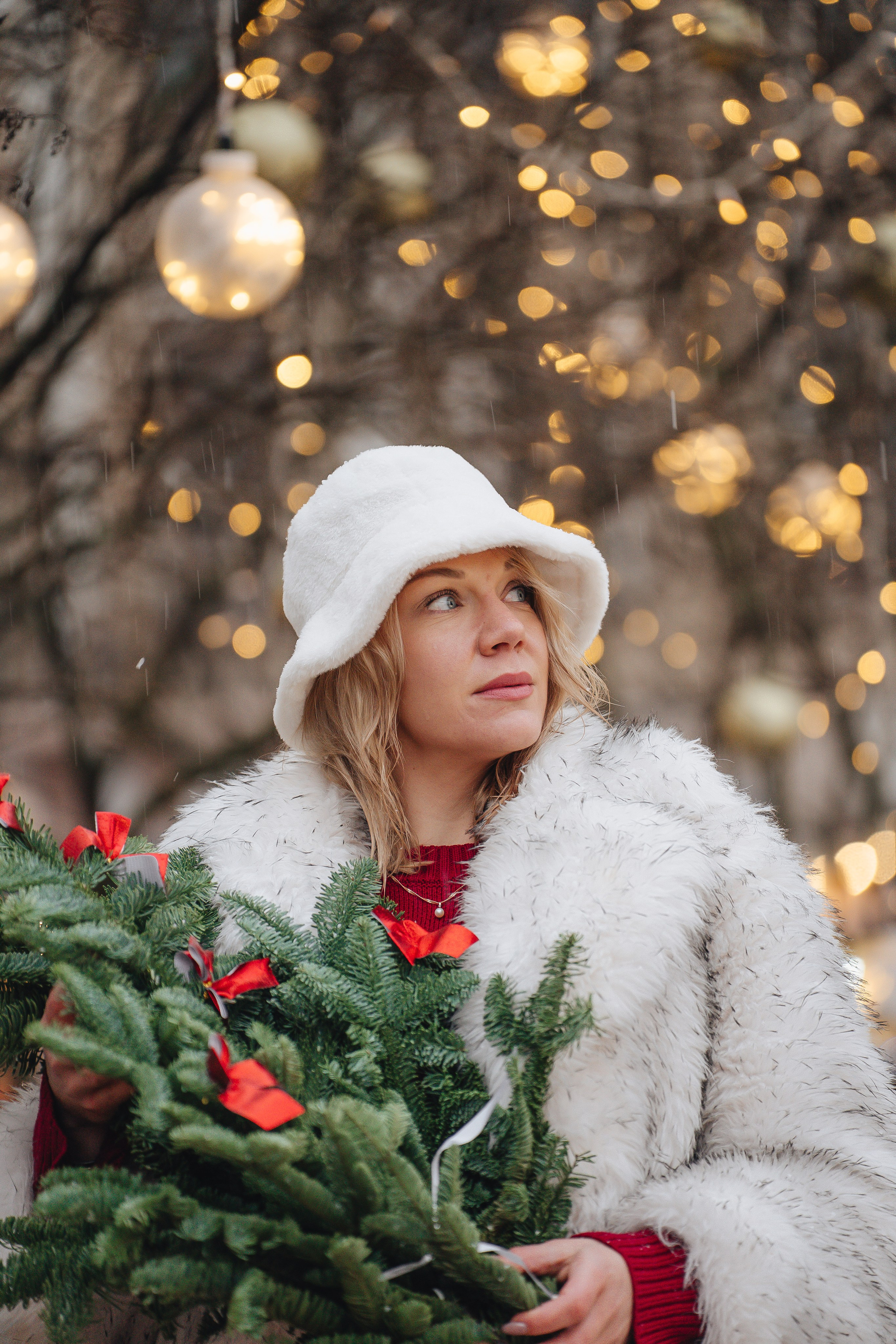 ПРОГУЛКА НА МАНЕЖНОЙ ПЛОЩАДИ ДЛЯ ДЕВУШКИ ПЕРЕД НОВЫМ ГОДОМ (НОВОГОДНЯЯ ФОТОСЕССИИЯ НА МАНЕЖНОЙ ПЛОЩАДИ). Профессиональный фотограф, Санкт-Петербург — Виктория Богомолова