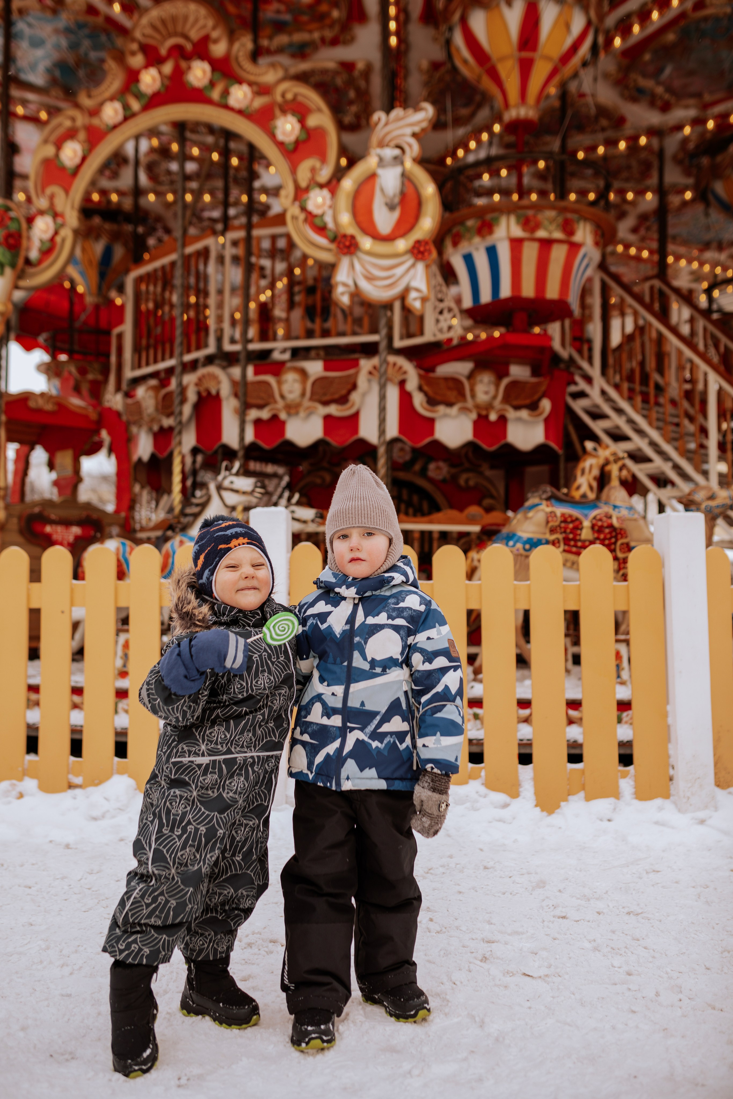 Семейная, Манежная площадь