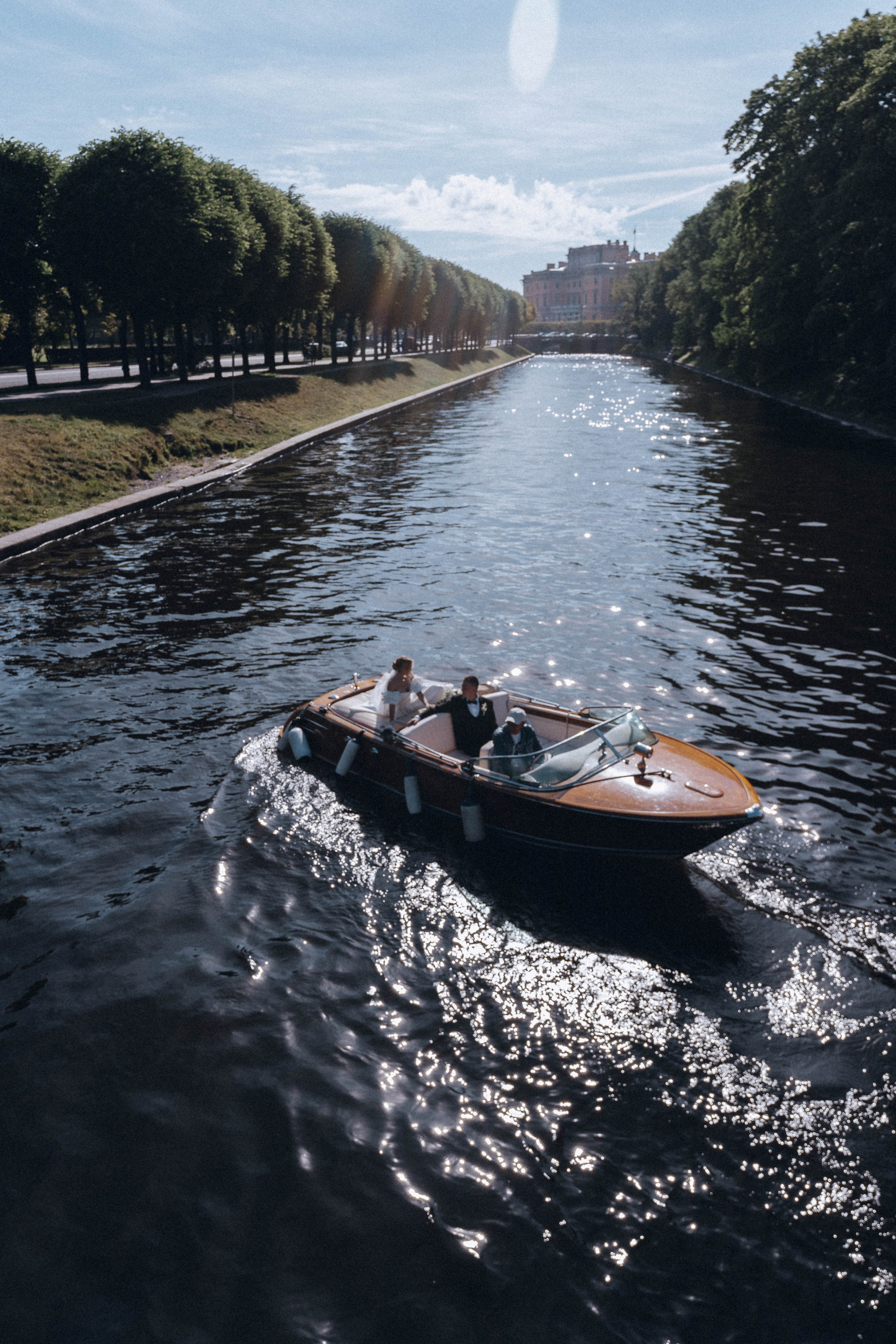 СВАДЕНБНАЯ СЬЕМКА НА КАТЕРЕ ПО КАНАЛАМ САНКТ-ПЕТЕРБУРГА И В АКВАТОРИИ НЕВЫ. Профессиональный фотограф, Санкт-Петербург — Виктория Богомолова
