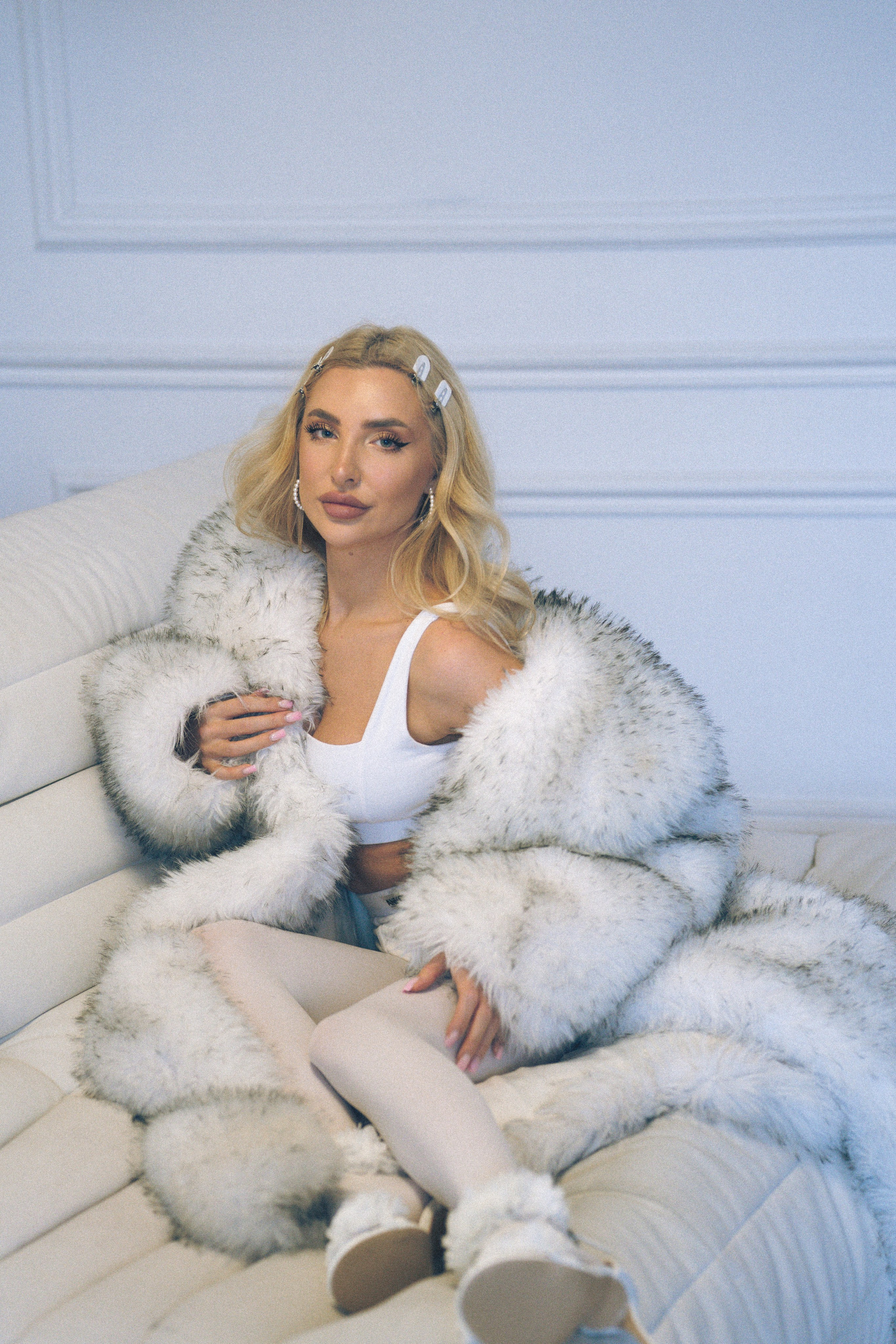 МИНИМАЛИЗМ В СТУДИИ НА ЧЕРНЫШЕВСКОЙ В СТУДИИ С БАЛКОНОМ. Профессиональный фотограф, Санкт-Петербург — Виктория Богомолова