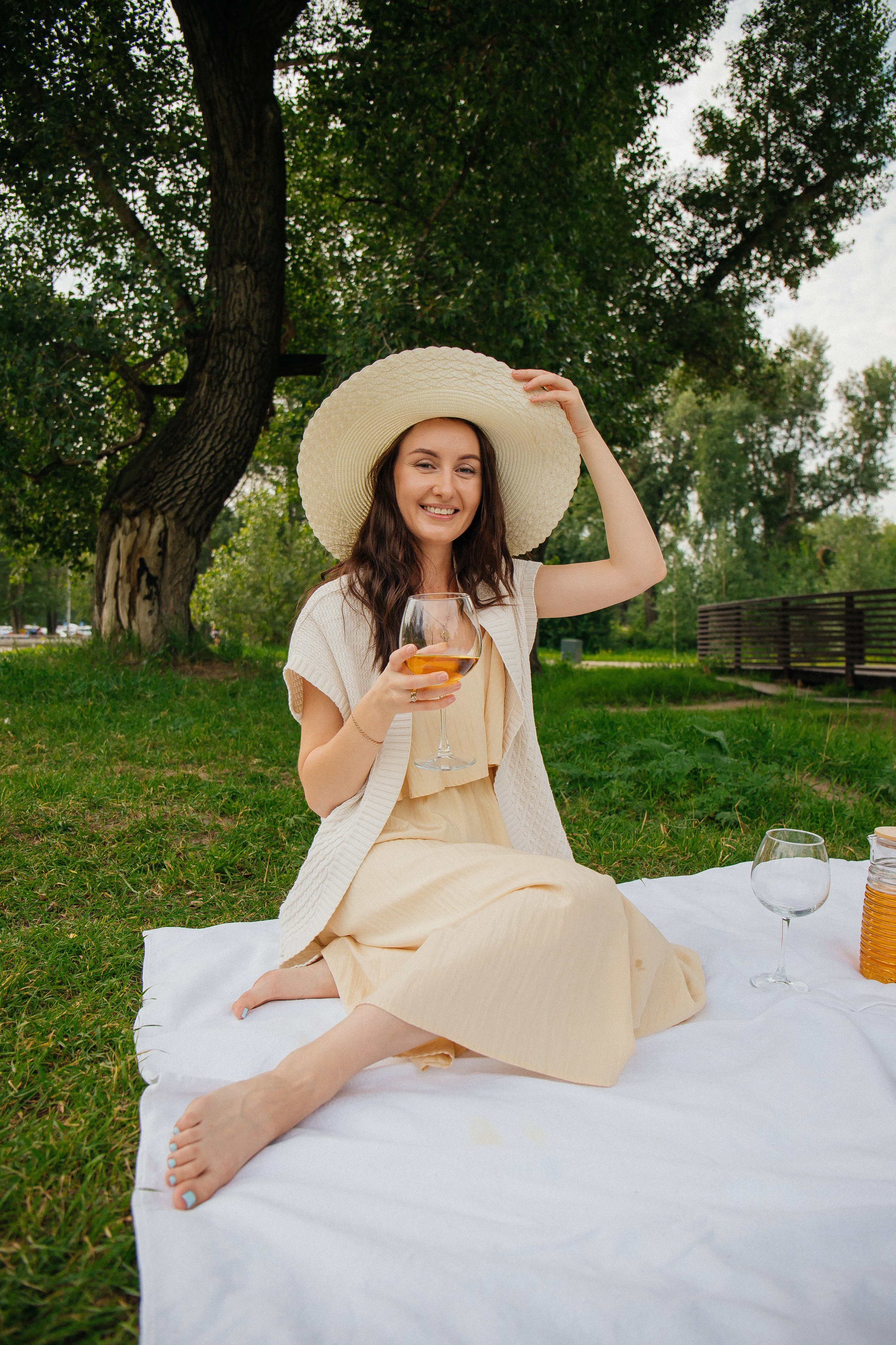 Летние девочки: Любовь и Кира. 