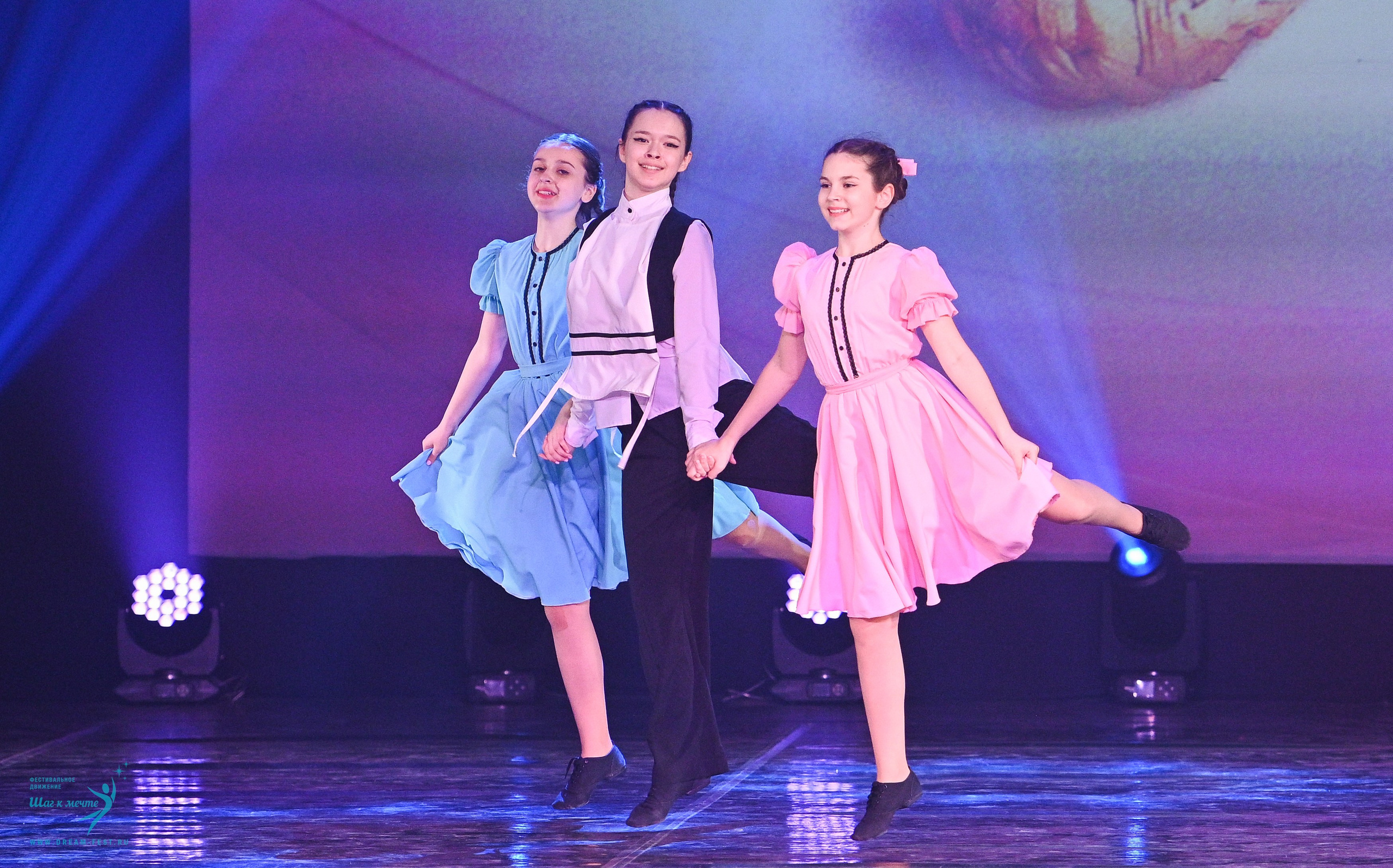 24.05.2025 «Мир под названием — Искусство танца» Фестивальное движение «Шаг к мечте» г. Кострома. Медиастудия Фото Концепт