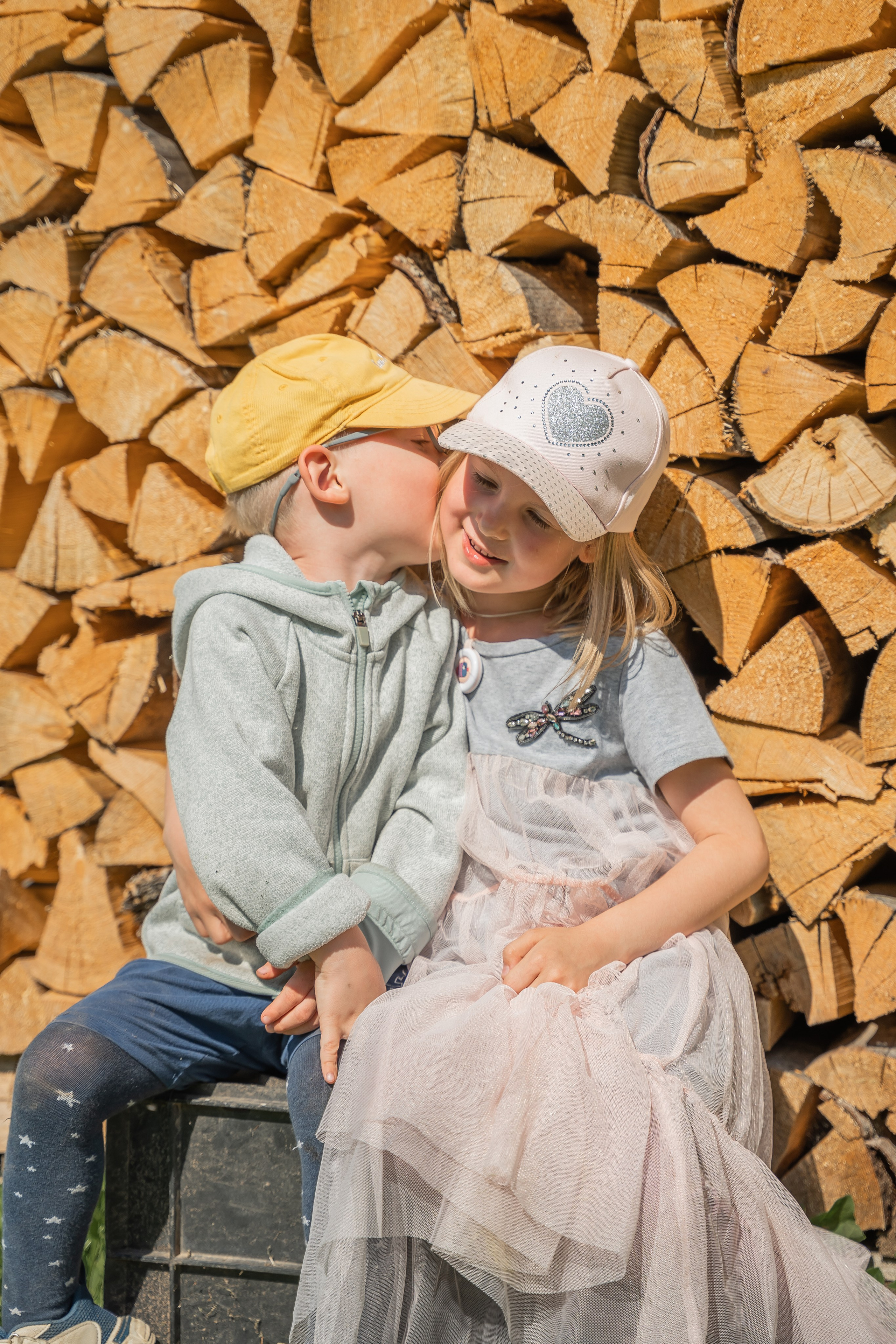 Связь поколений. А у дедушки с бабушкой юбилей