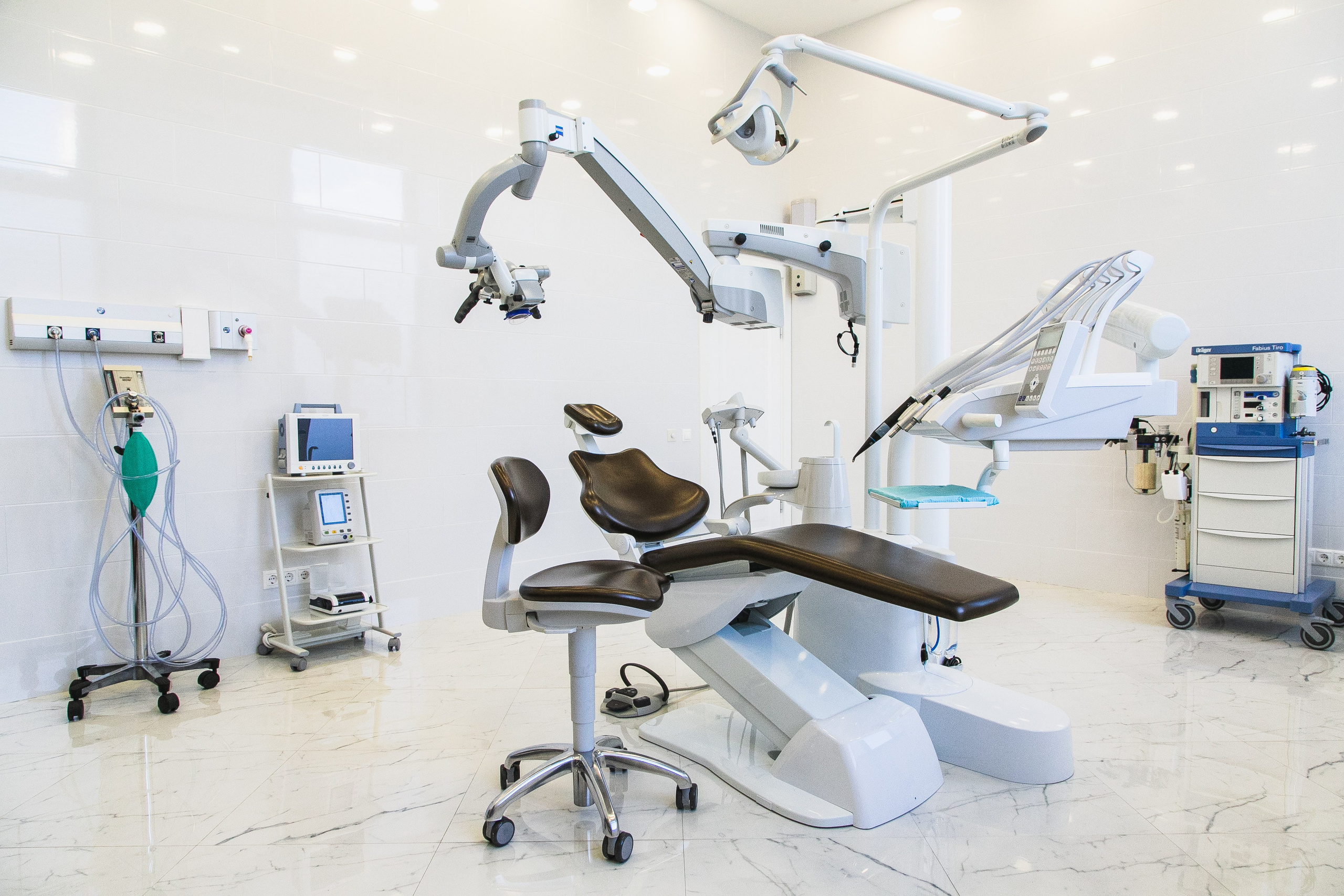 Интерьер стоматологии. Профессиональный фотограф Евгений Земцов в Москве. Контент съемка, репортаж мероприятий, бизнес портреты