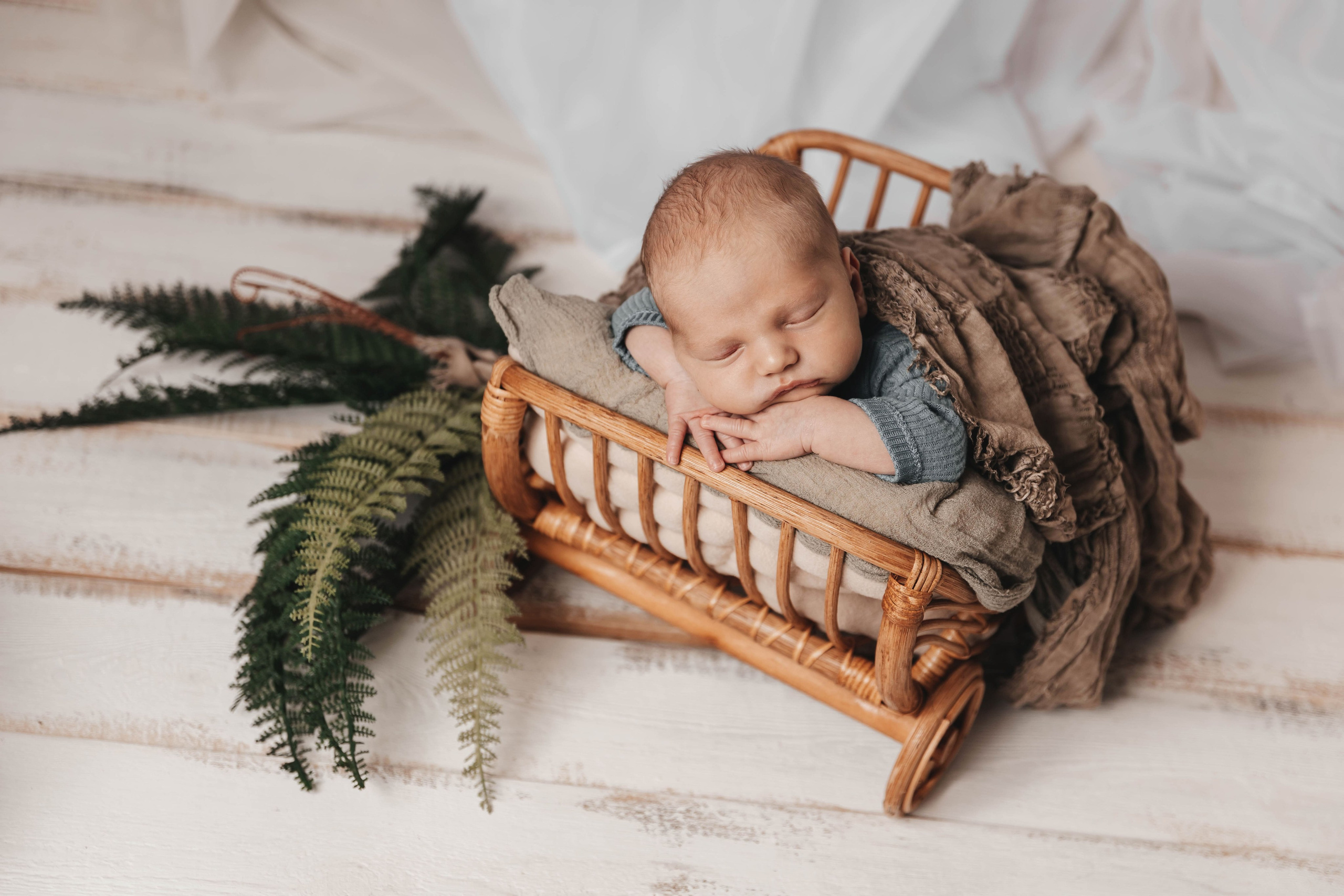 Альбом с классическим ньборном в ярких тонах. Фотограф новорожденных Москва, Люберцы, Жуковский, Раменское