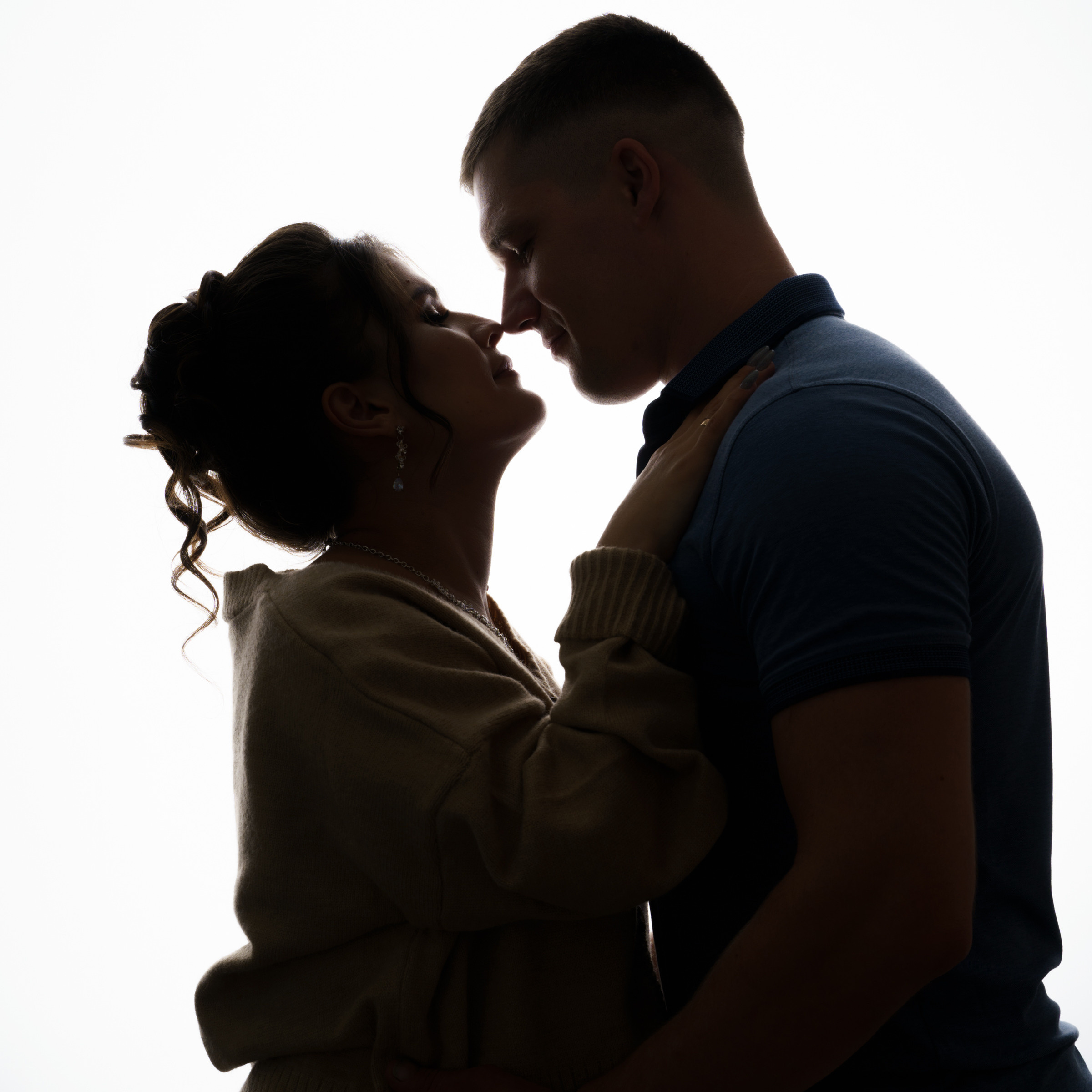 Беременность. Фотограф Илья Булгаков предлагает профессиональные услуги в городе Вольск. Специализация: свадебная, семейная и студийная фотосъемка