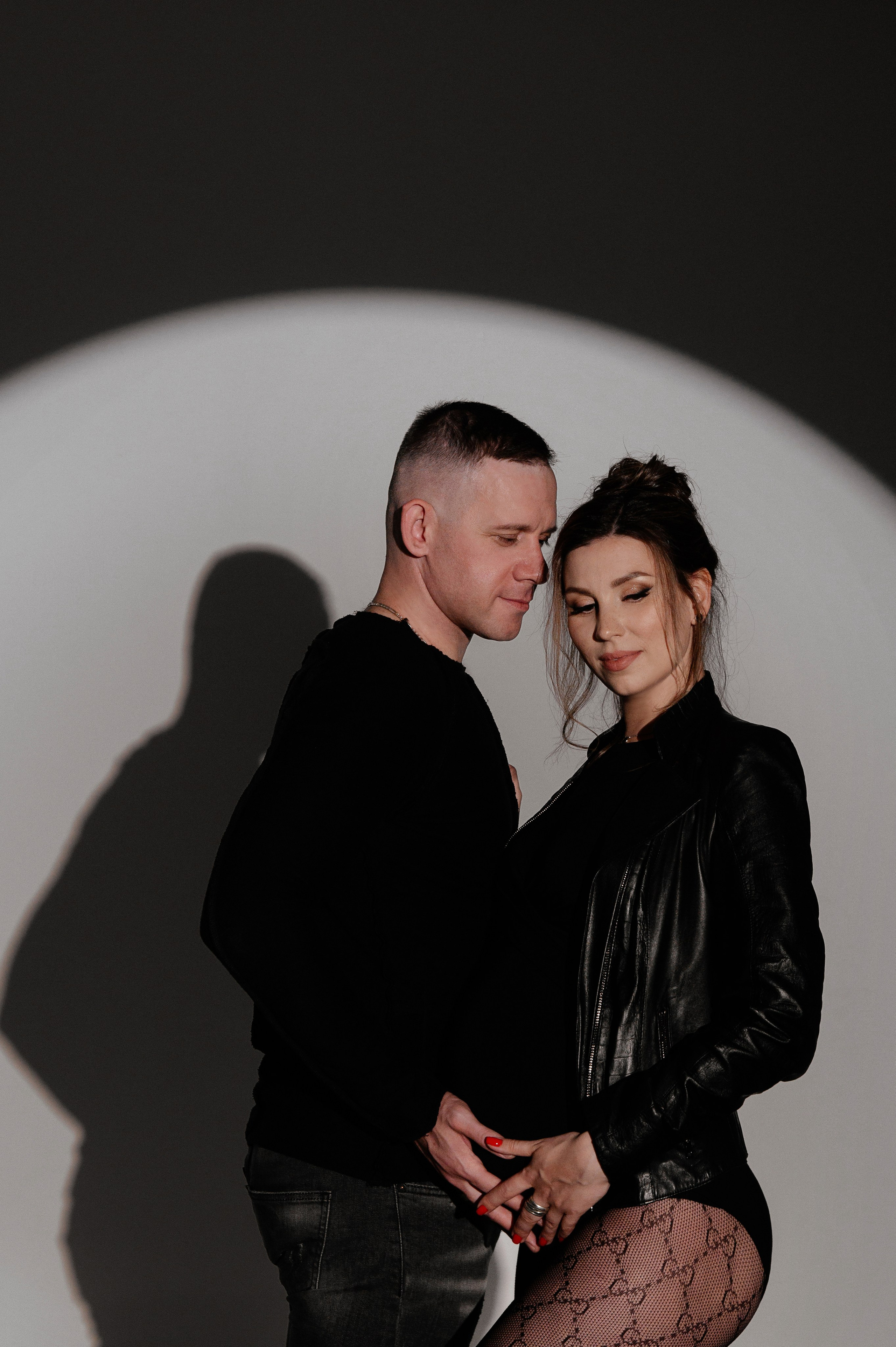 Фотосессия беременности на студии Караганда. Свадебный фотограф Караганда