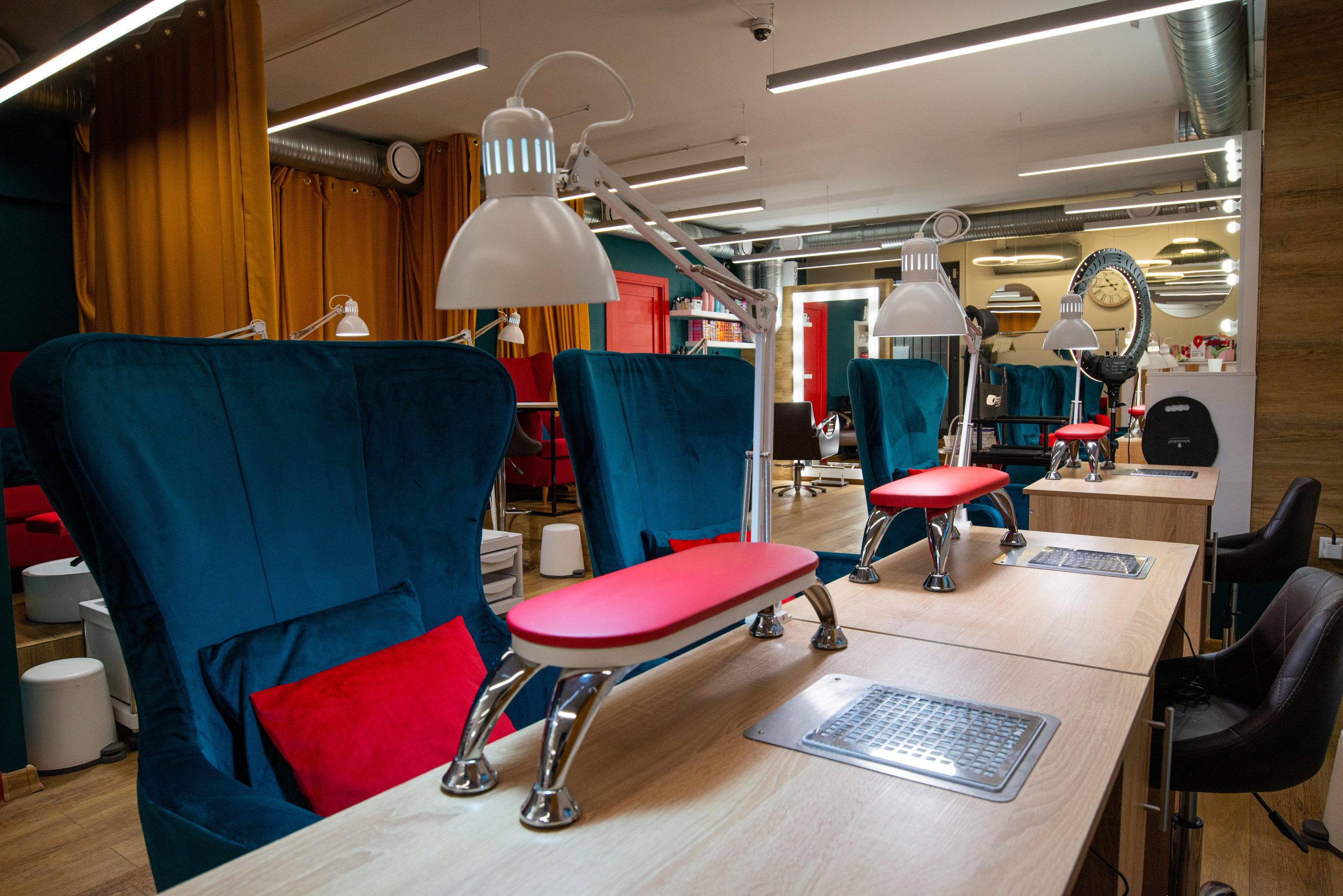 Интерьерная фотосъёмка салонов красоты Force Majeure. Репортажный и персональный фотограф в Москве