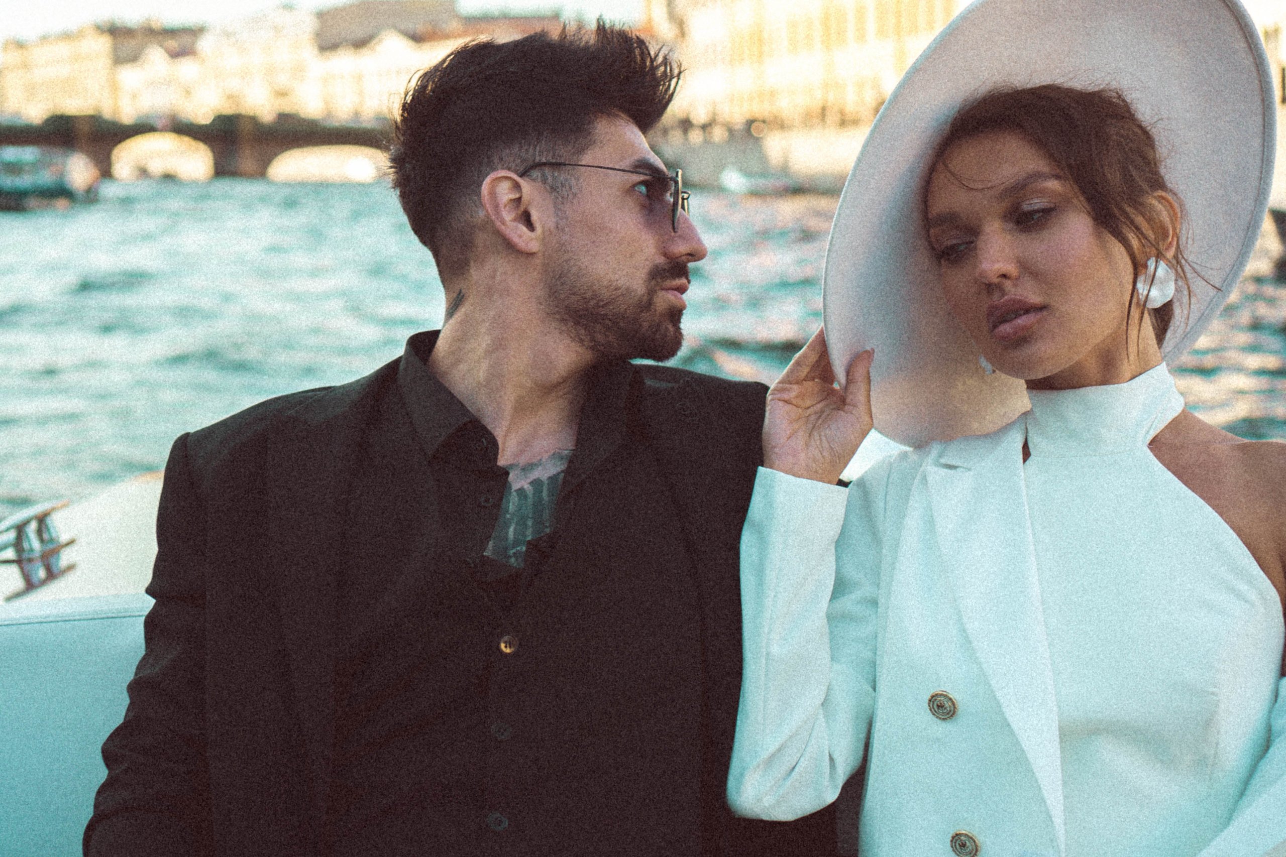 СВАДЕНБНАЯ СЬЕМКА НА КАТЕРЕ ПО КАНАЛАМ САНКТ-ПЕТЕРБУРГА И В АКВАТОРИИ НЕВЫ. Профессиональный фотограф, Санкт-Петербург — Виктория Богомолова