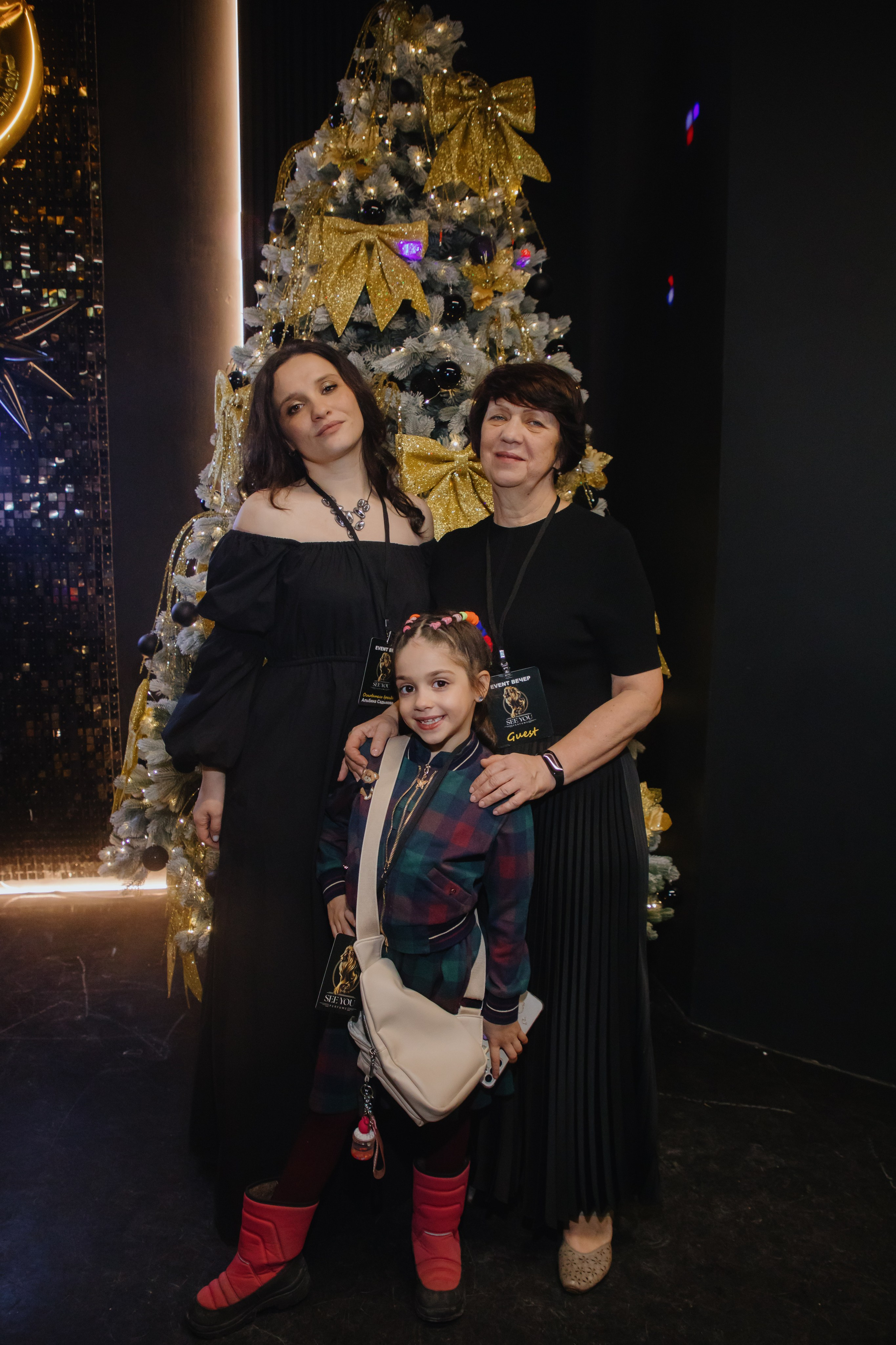 See `You Perfume. Фотограф в Москве и Санкт-Петербурге Дарина