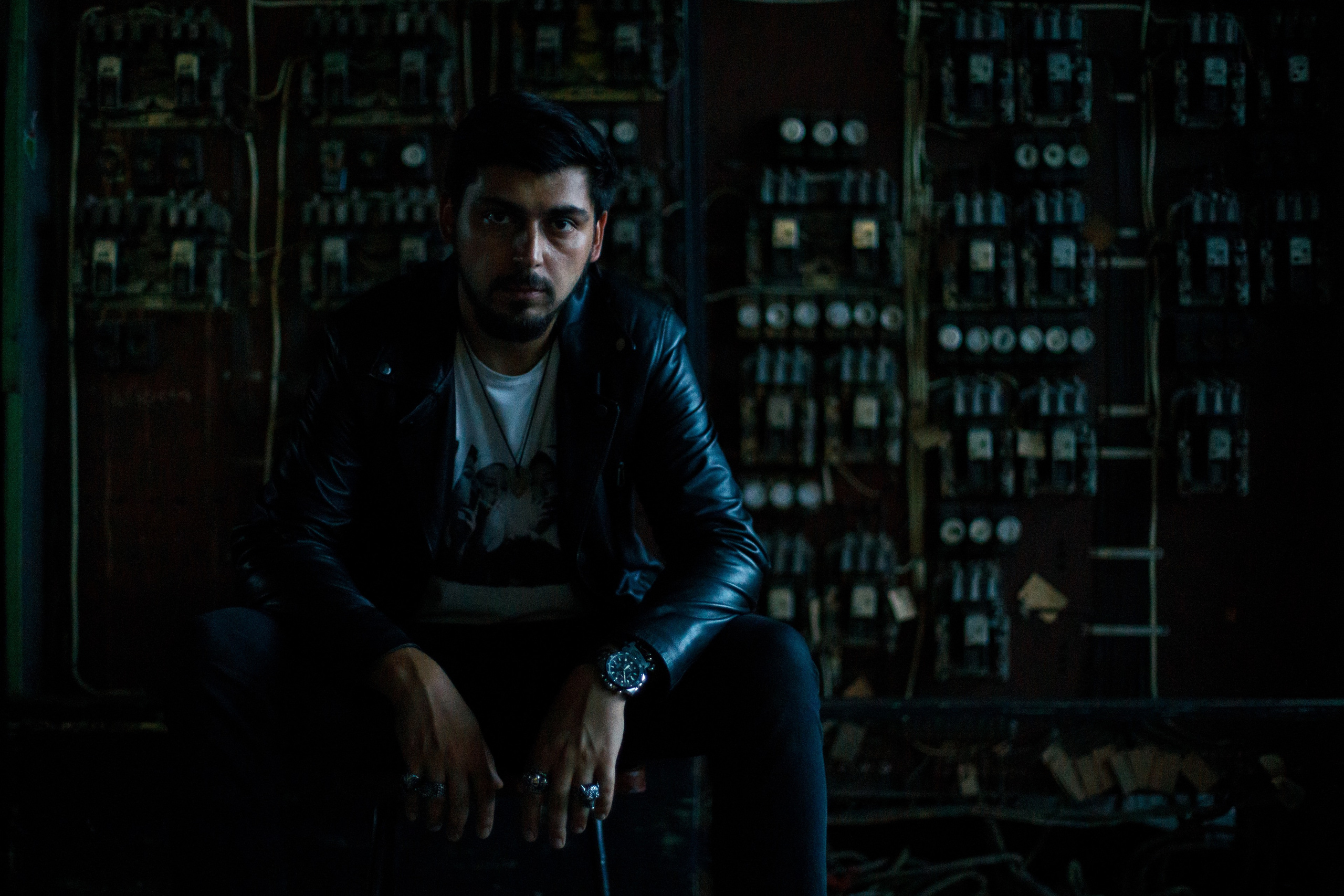 Kirill Pochukaev for the promo single Holodno. Commercial photographer | Anton Ermakov