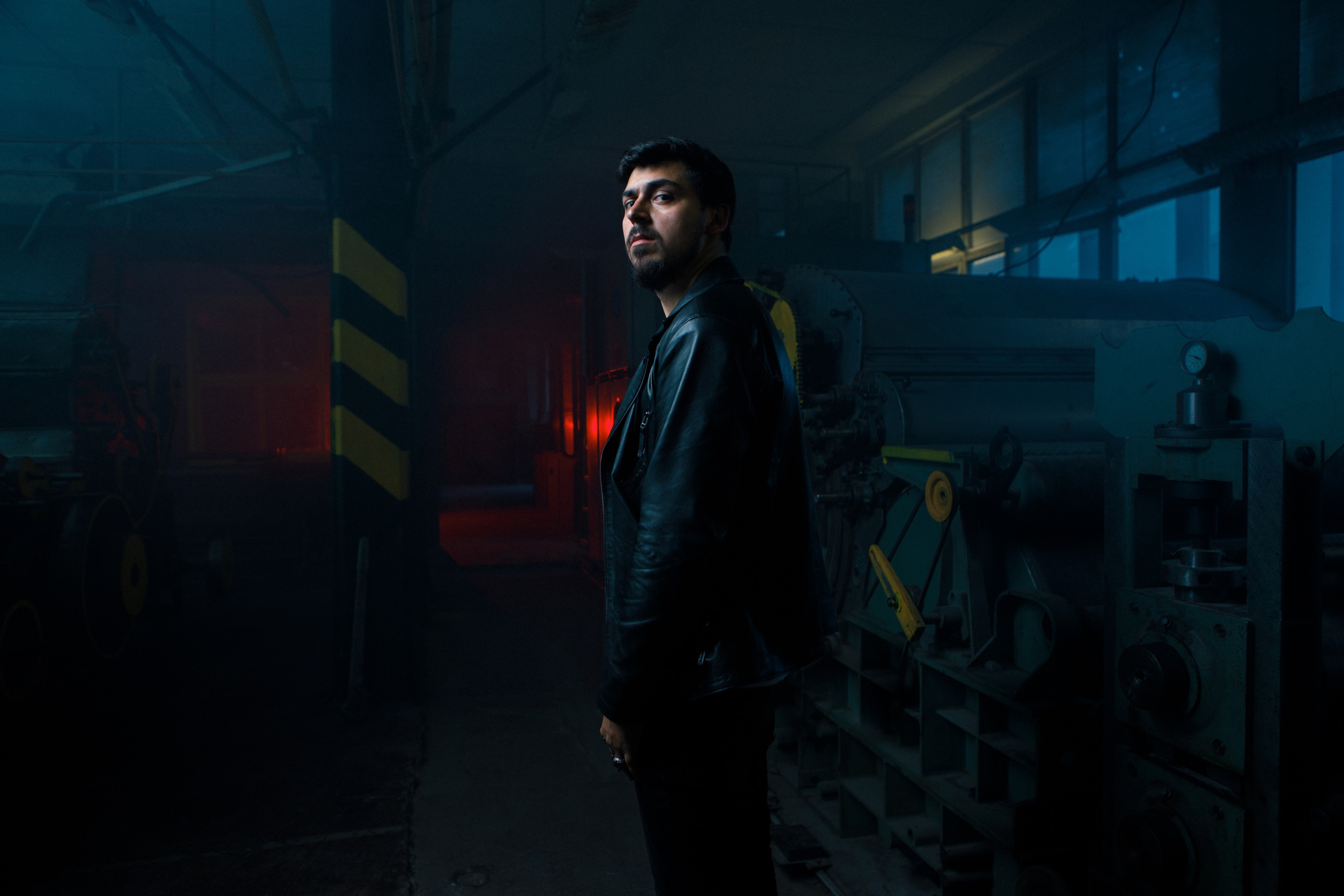 Kirill Pochukaev for the promo single Holodno. Commercial photographer | Anton Ermakov