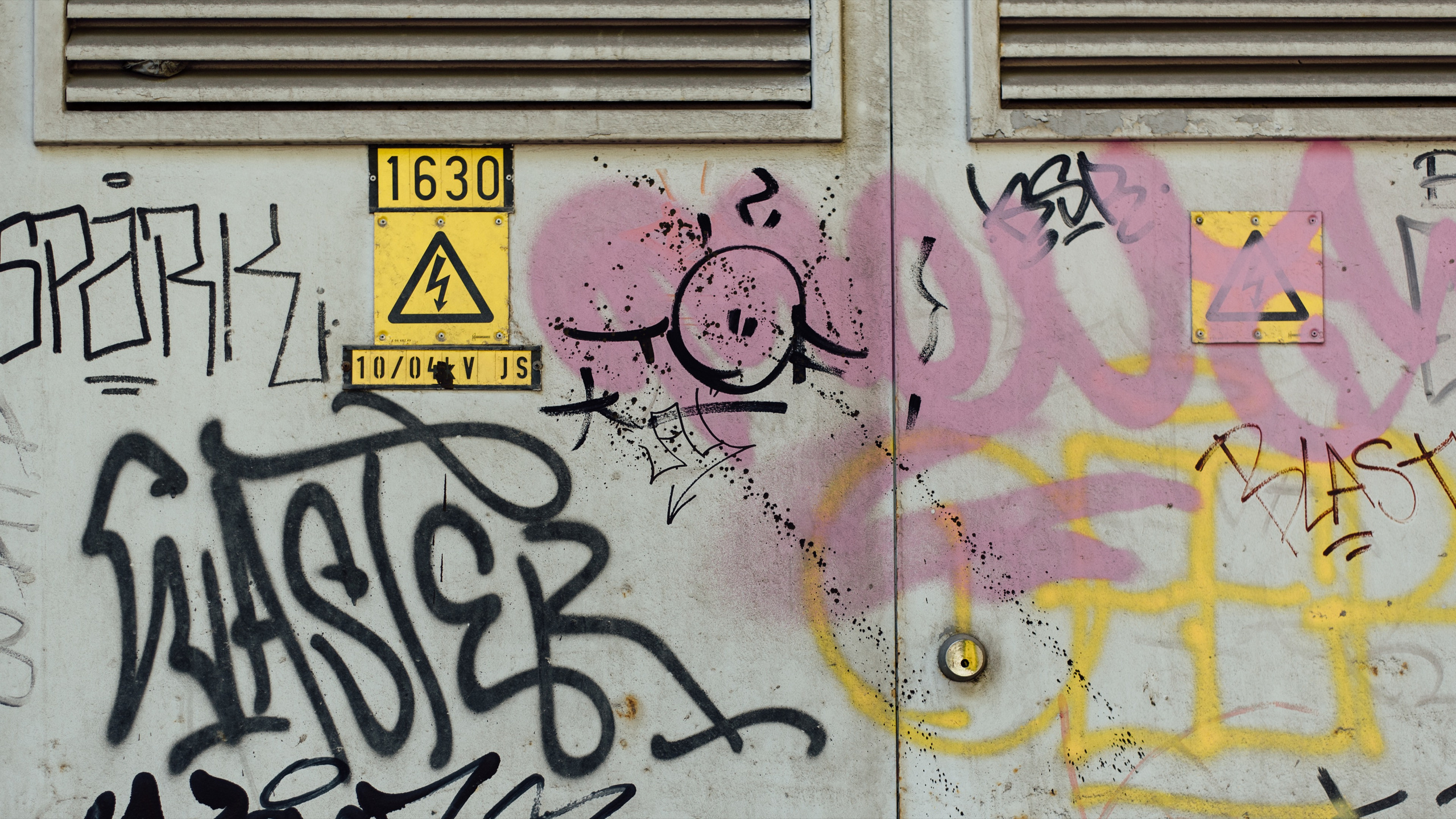 Doors. Commercial photographer | Anton Ermakov