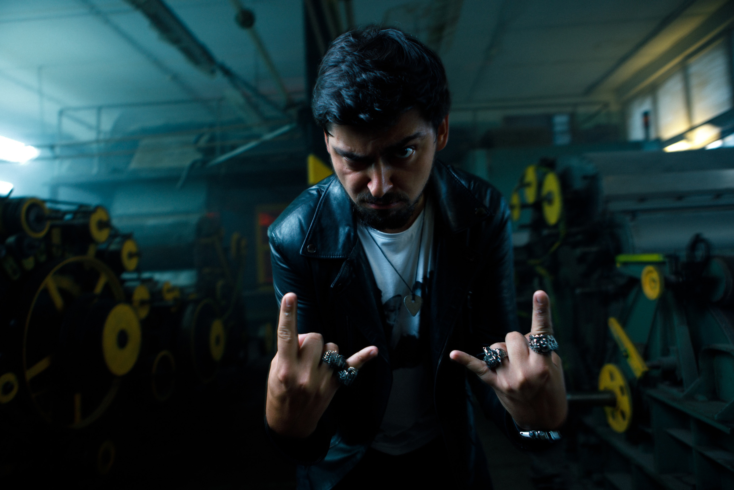 Kirill Pochukaev for the promo single Holodno. Commercial photographer | Anton Ermakov