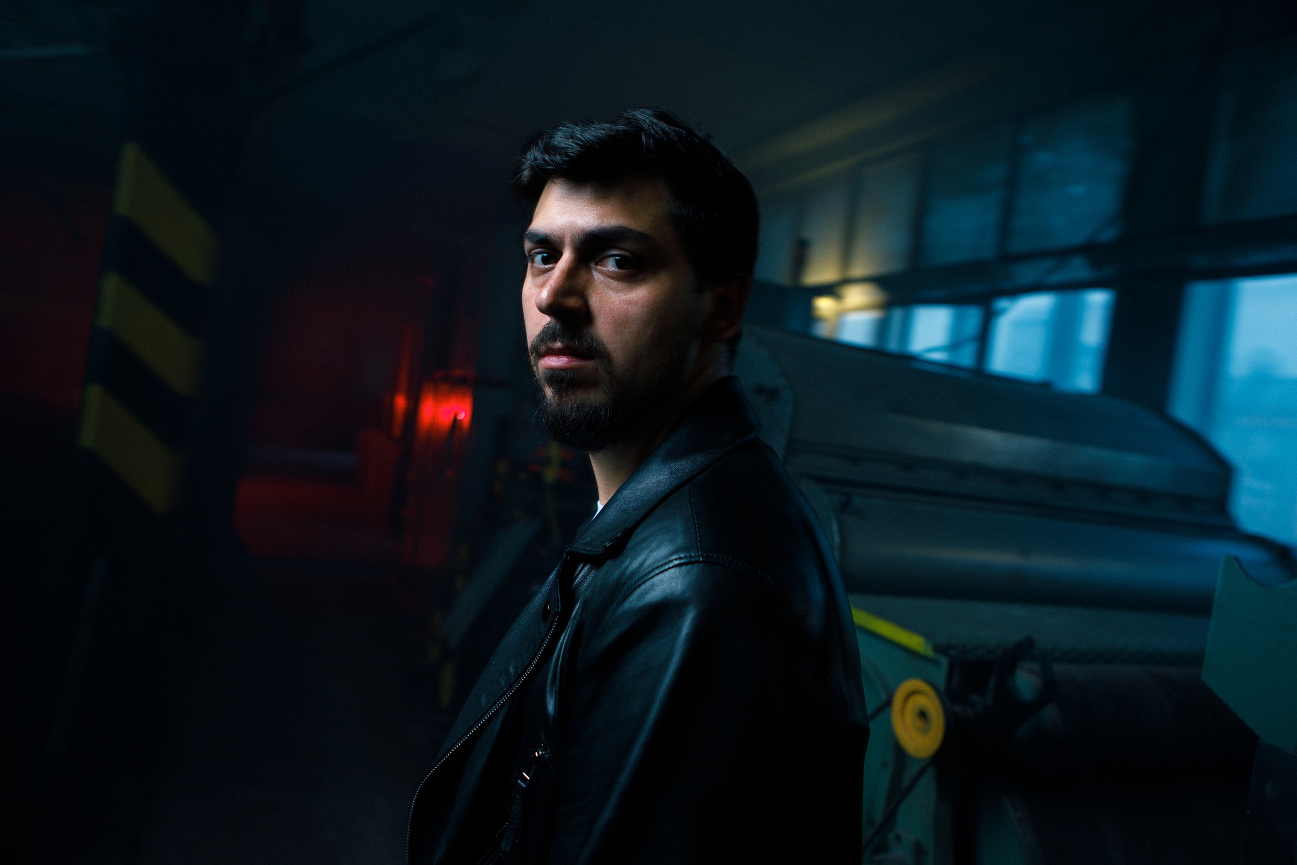 Kirill Pochukaev for the promo single Holodno. Commercial photographer | Anton Ermakov